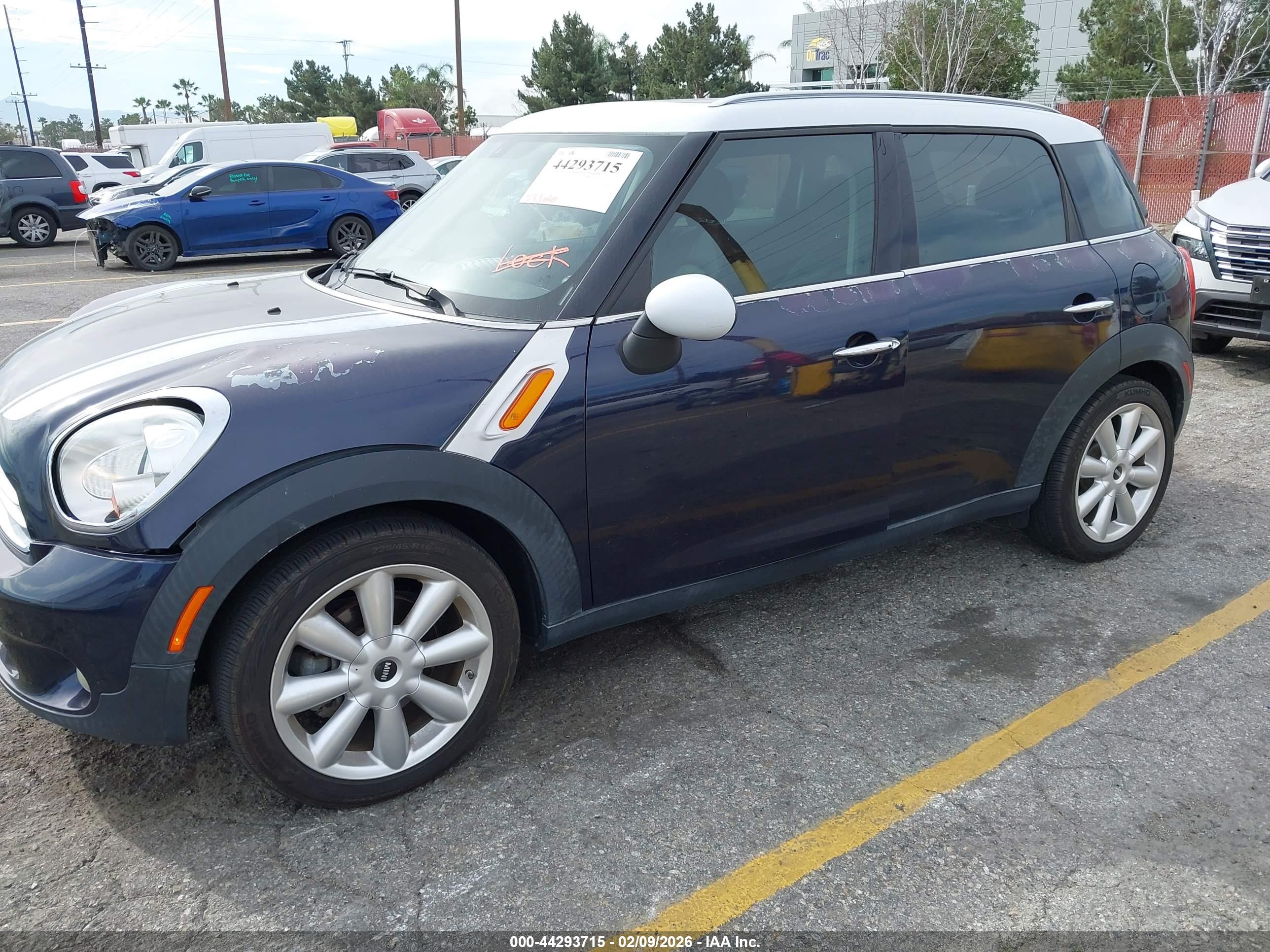 MINI COUNTRYMAN image 2