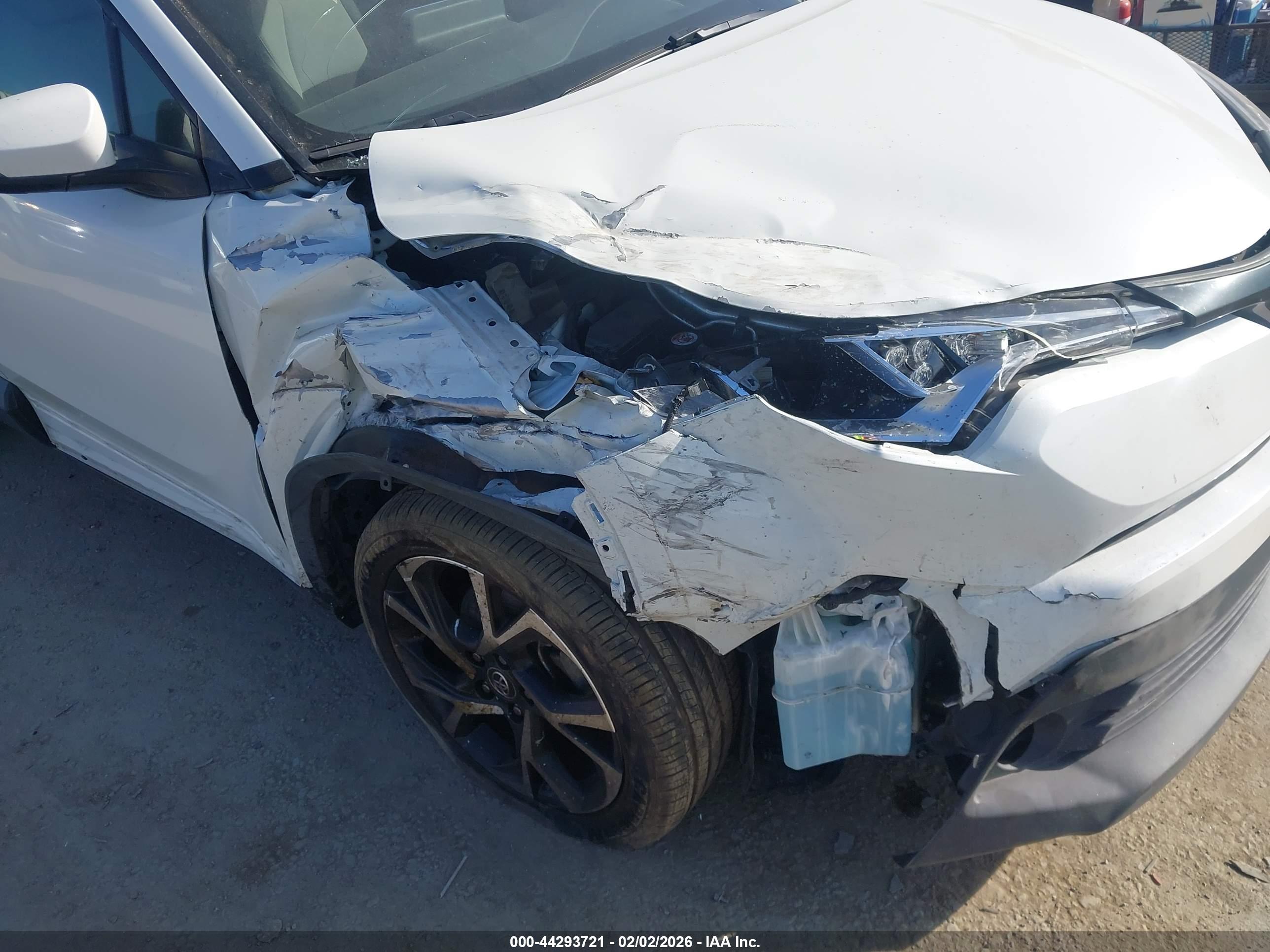TOYOTA C-HR image 6