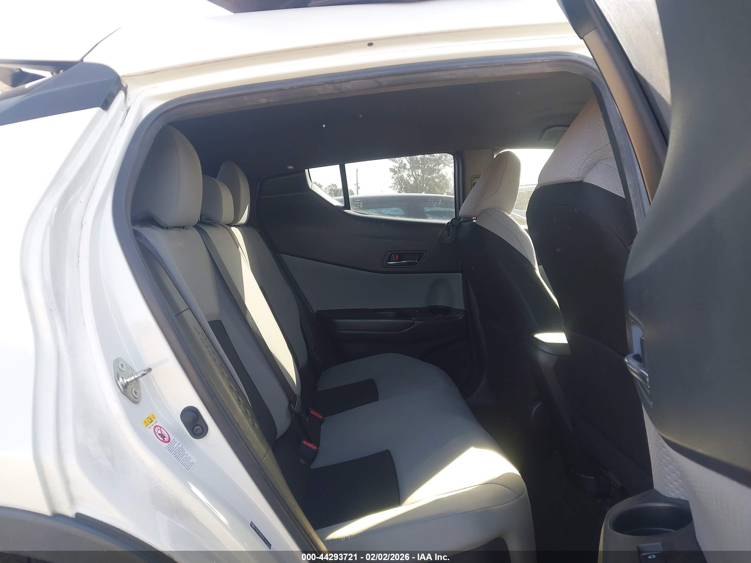 TOYOTA C-HR image 8