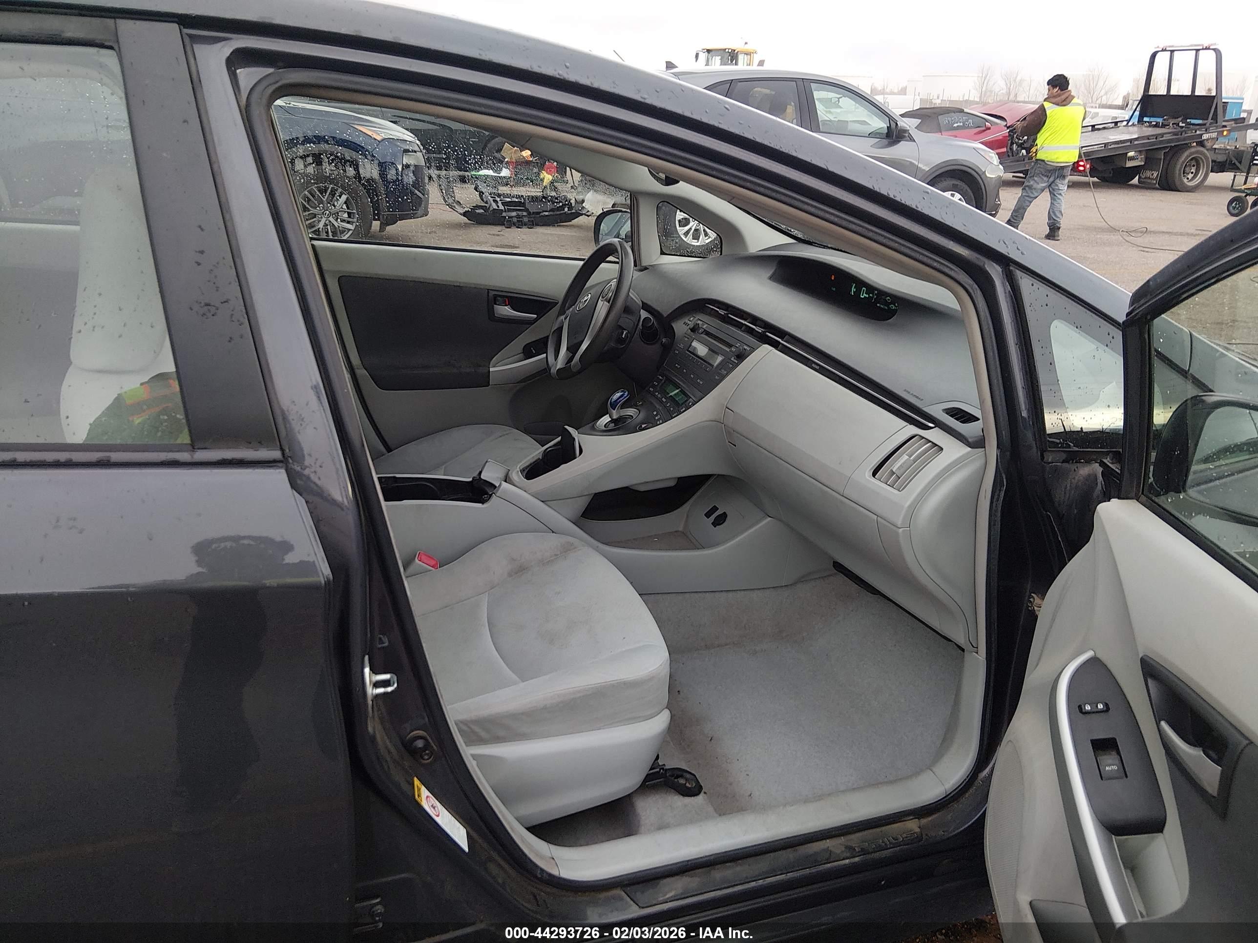 TOYOTA PRIUS image 5