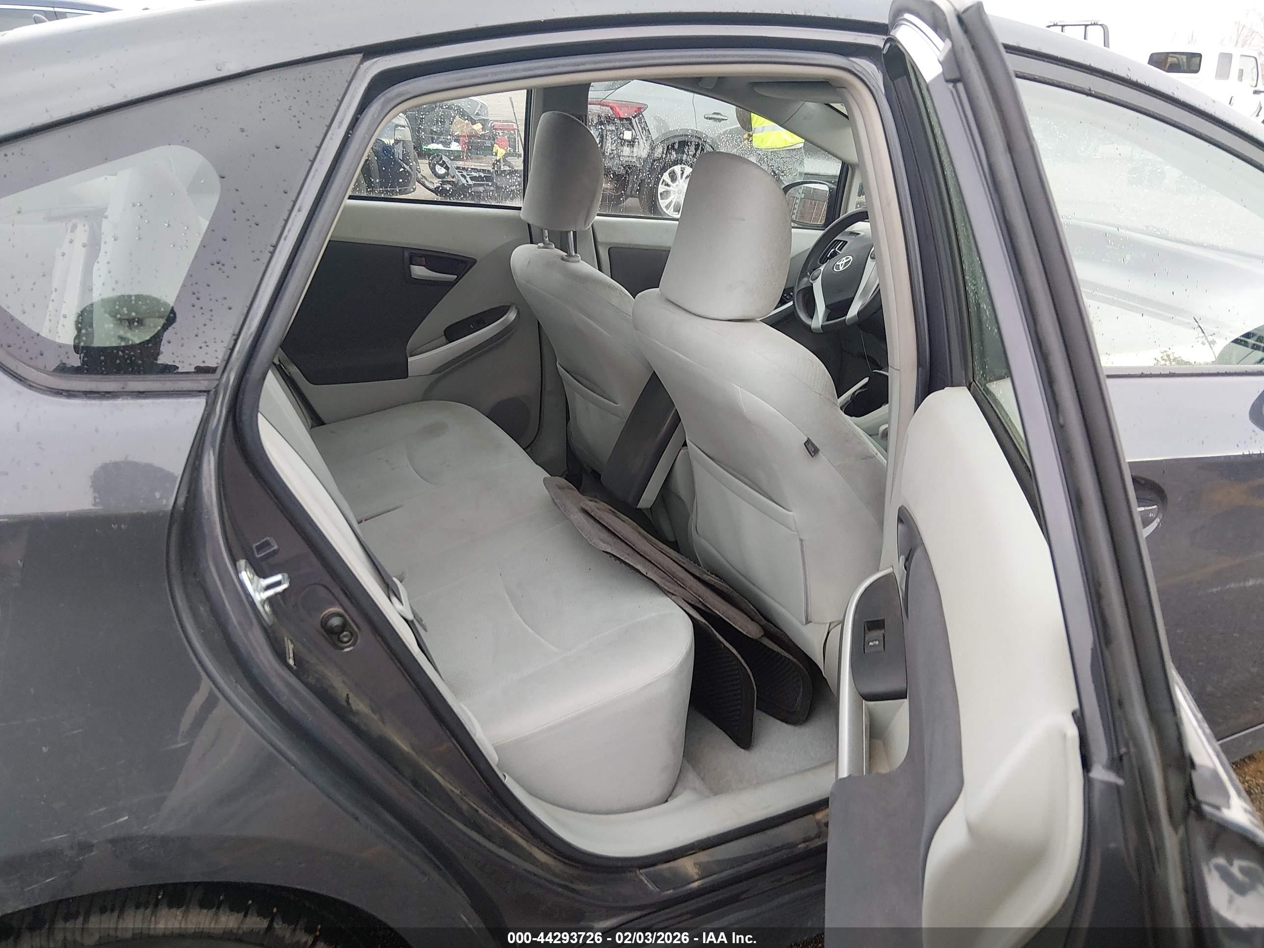 TOYOTA PRIUS image 8