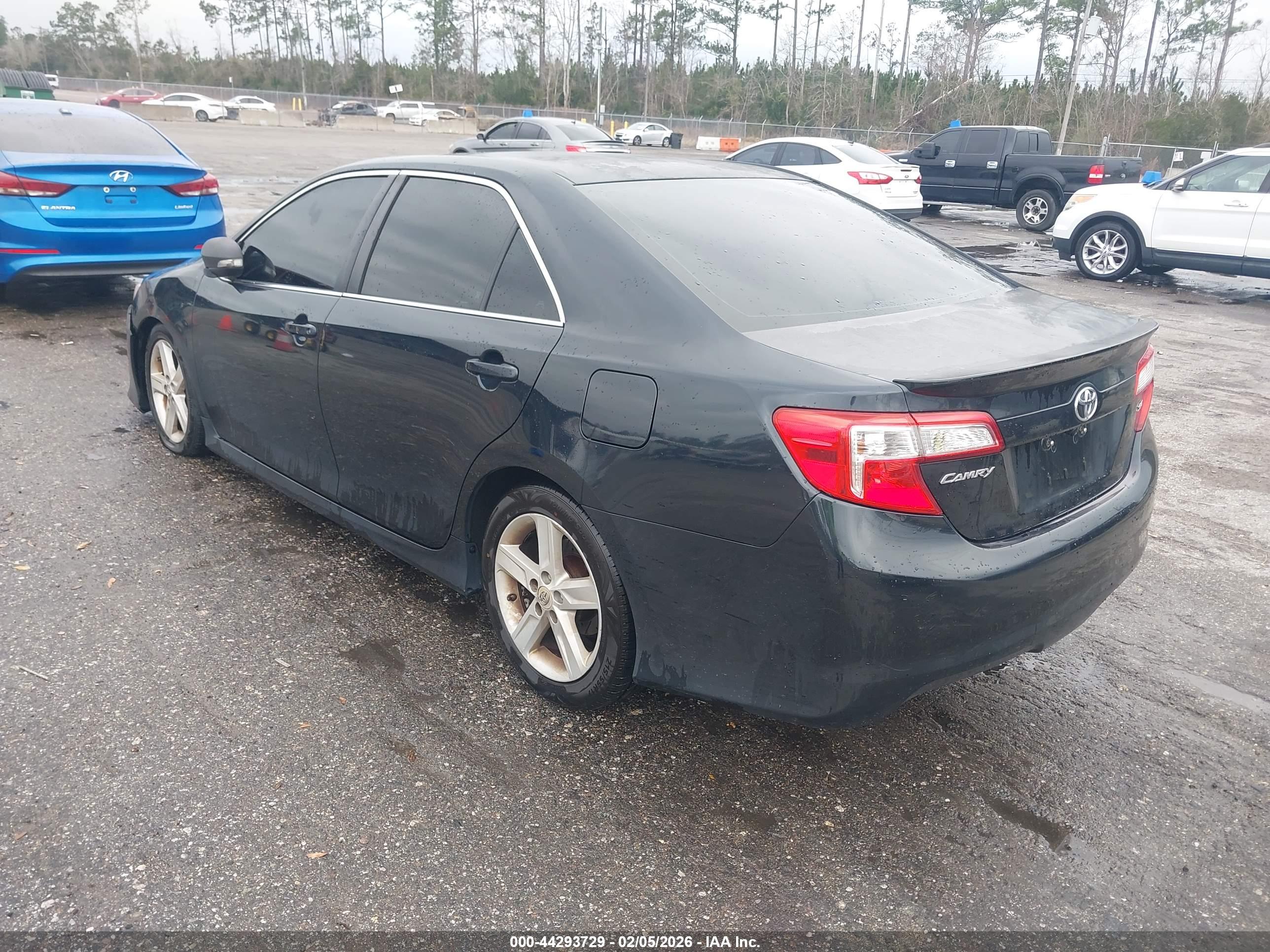 TOYOTA CAMRY image 3
