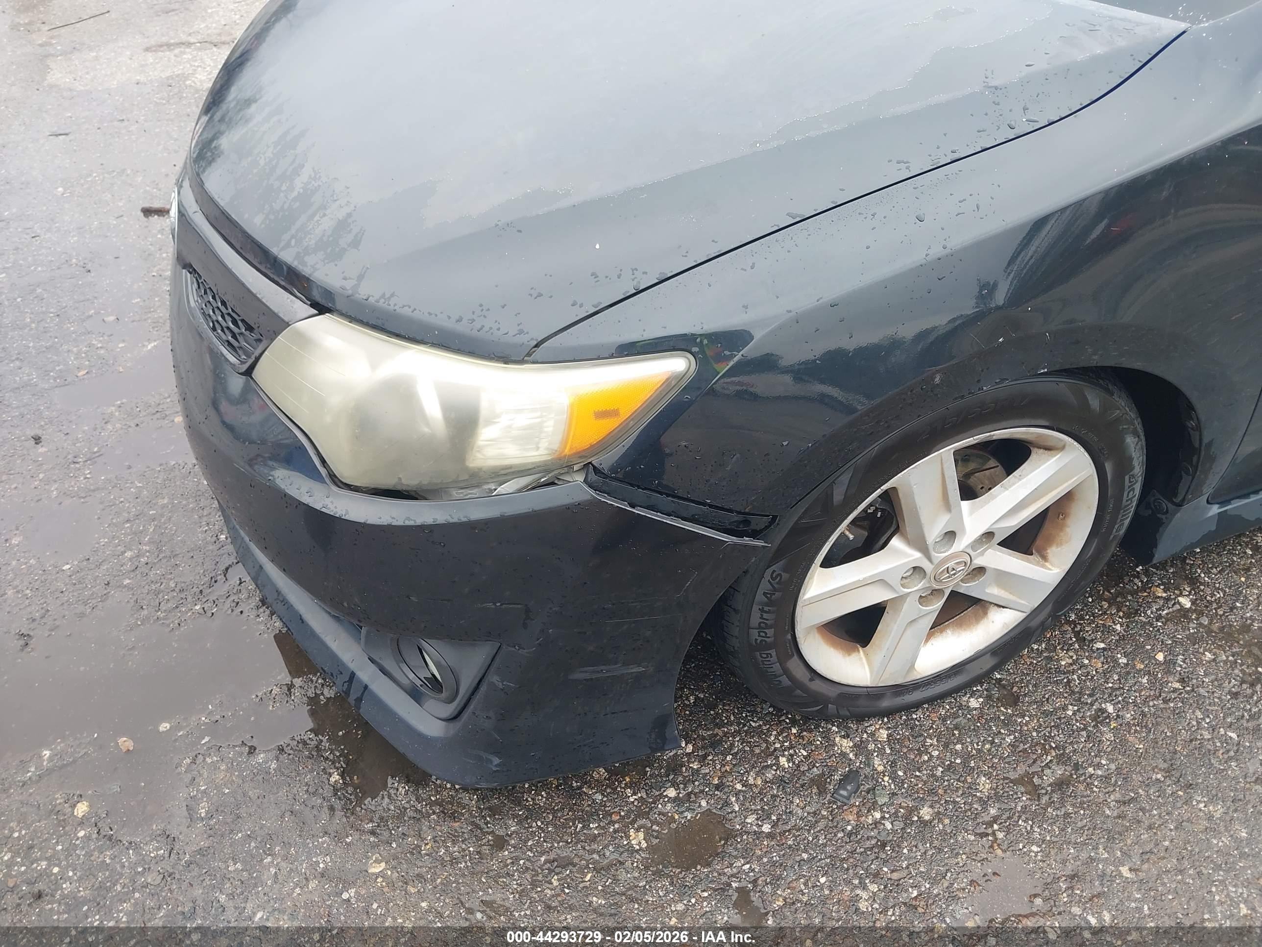TOYOTA CAMRY image 6