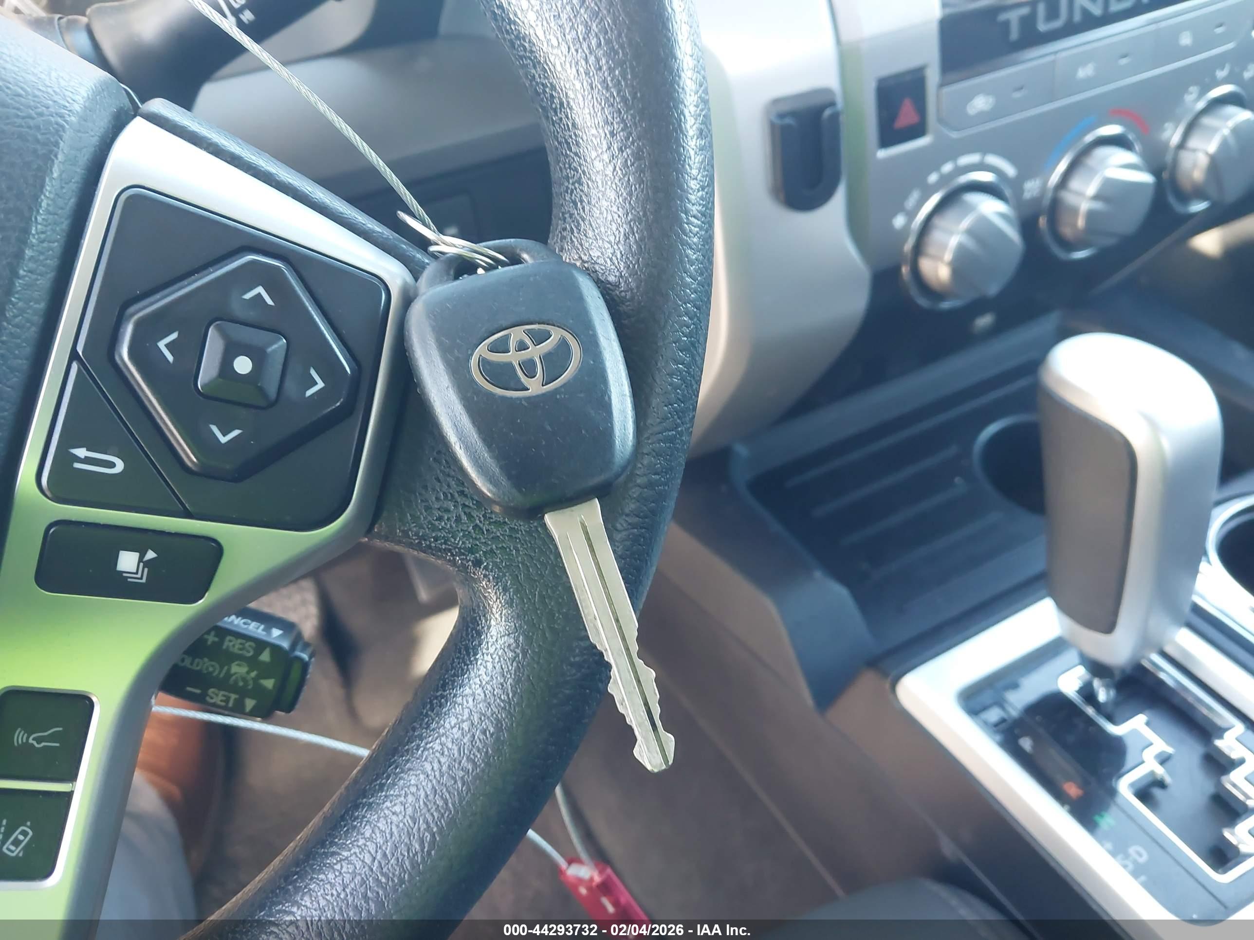 TOYOTA TUNDRA image 11