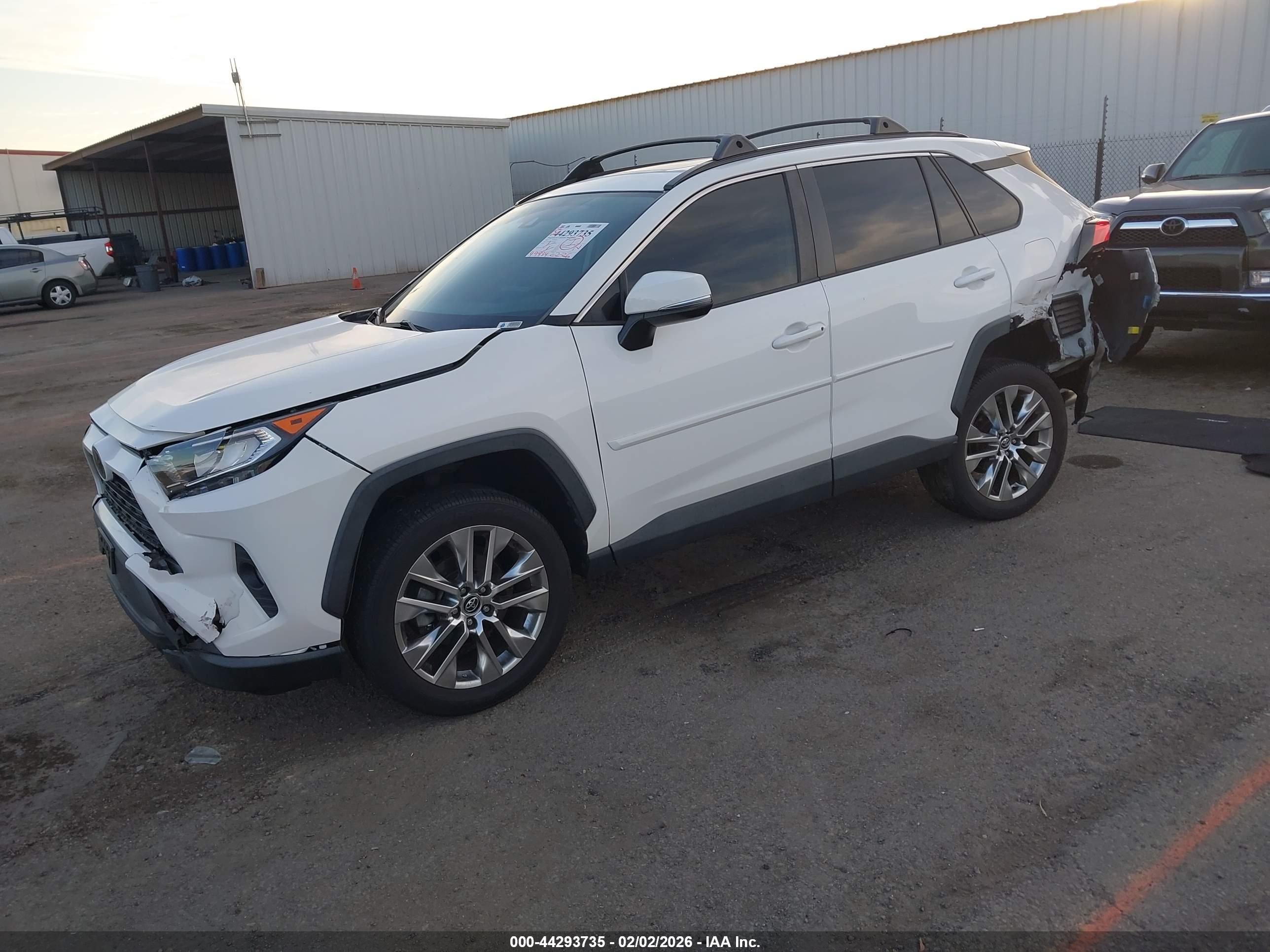 TOYOTA RAV4 image 2