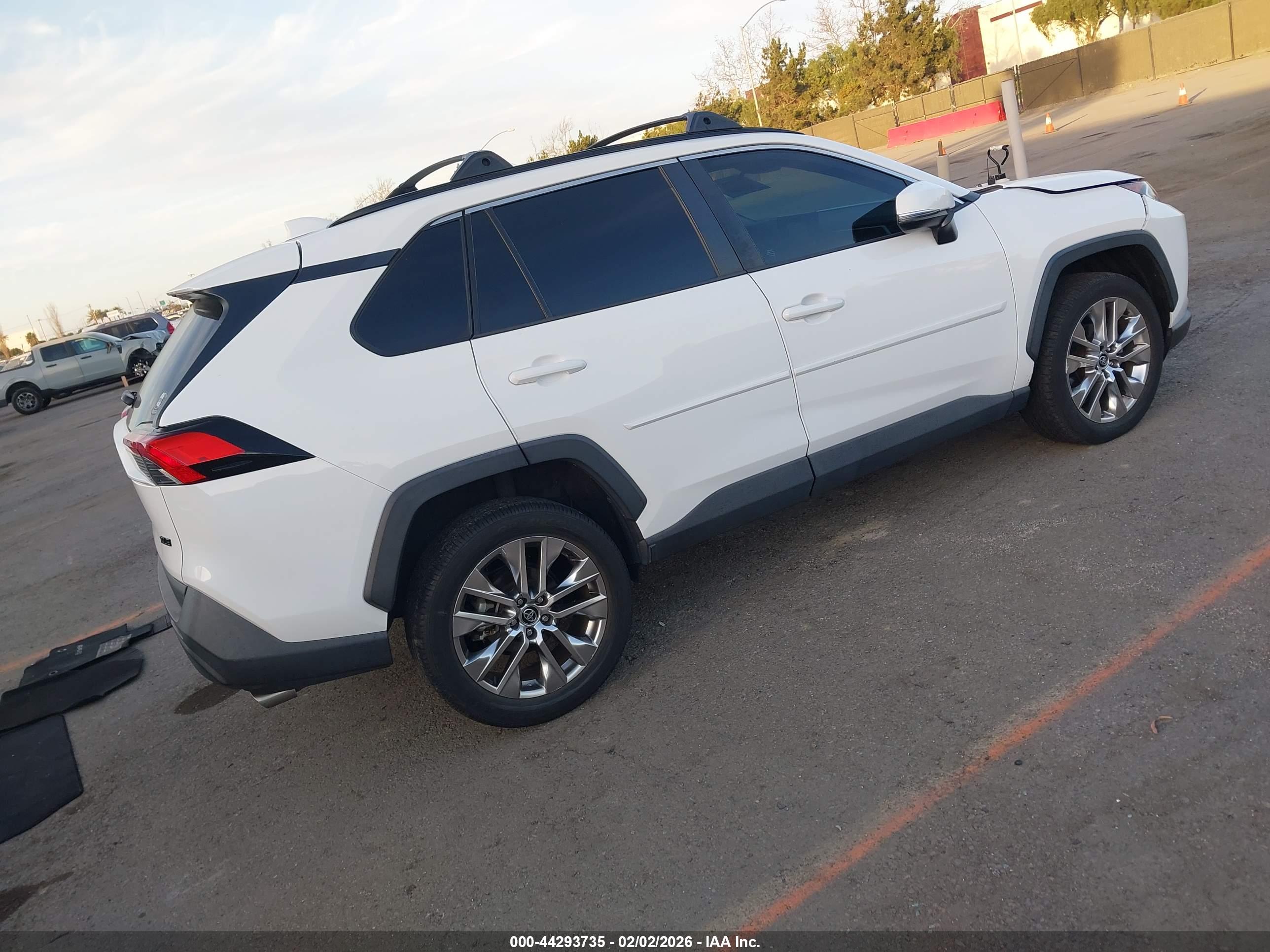 TOYOTA RAV4 image 4