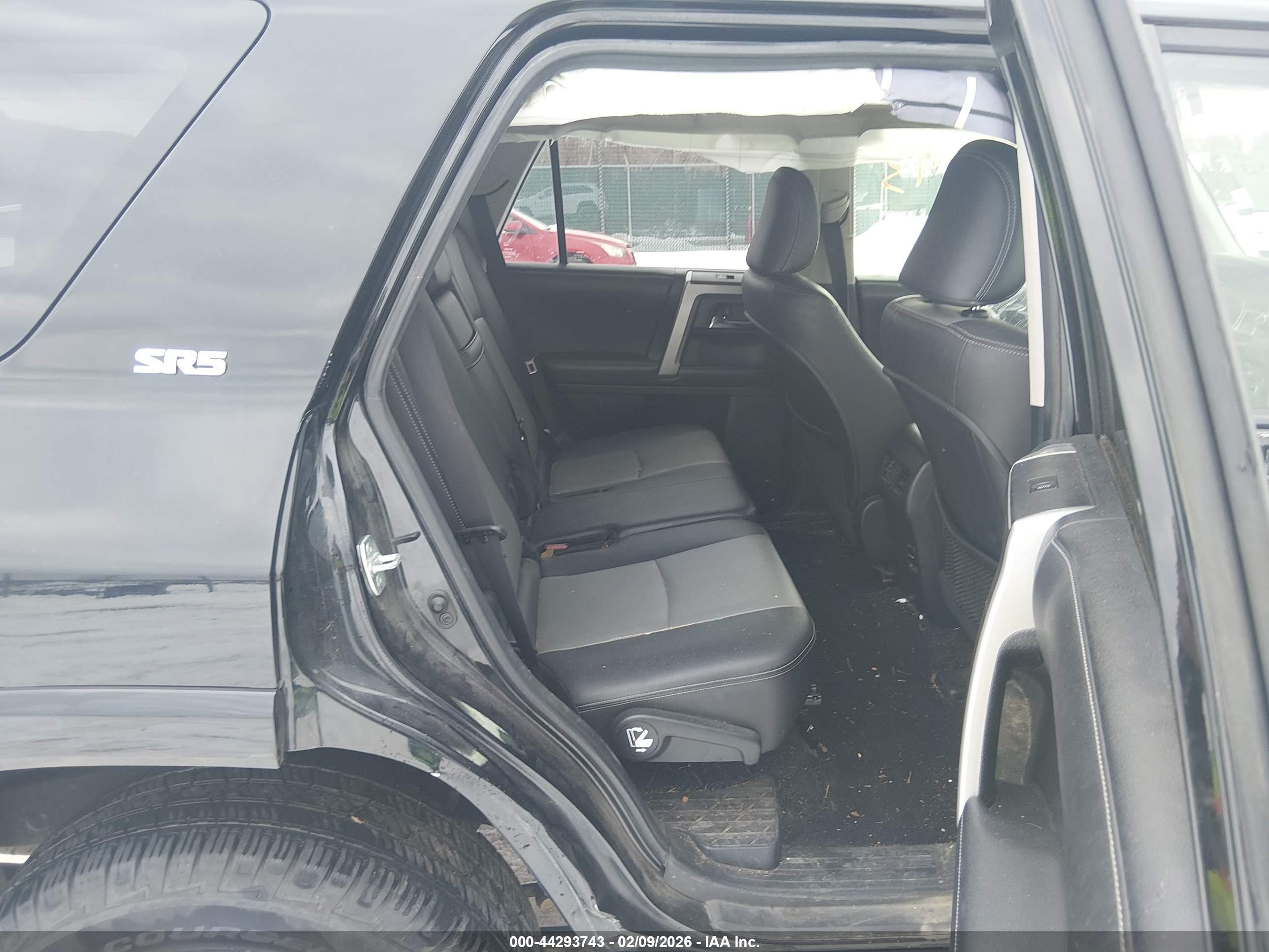 TOYOTA 4RUNNER image 8