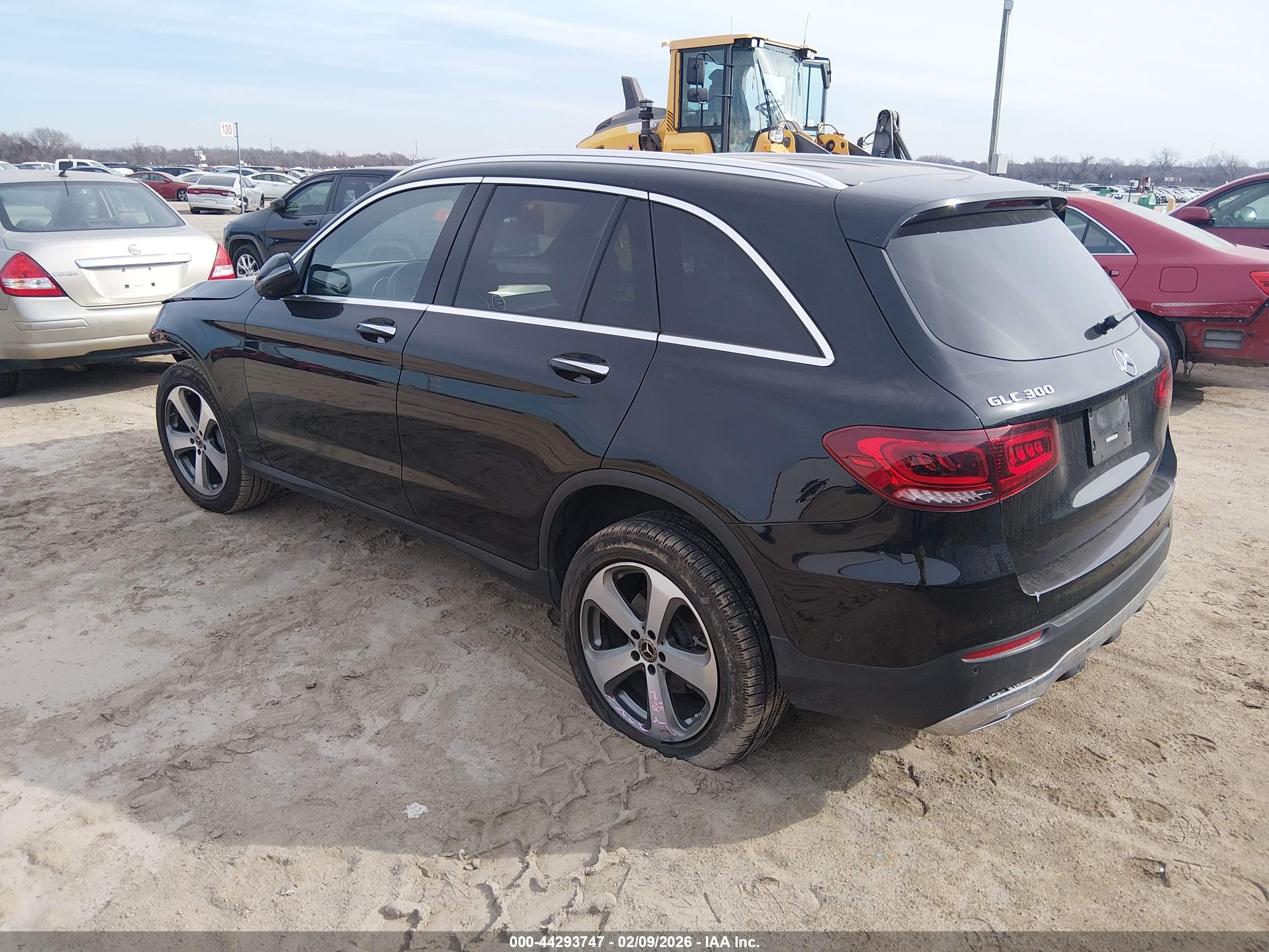 MERCEDES-BENZ GLC image 3