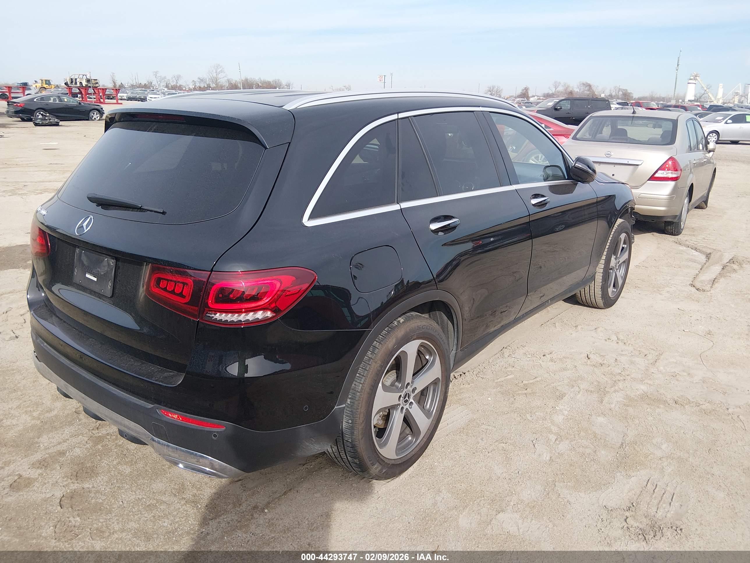 MERCEDES-BENZ GLC image 4