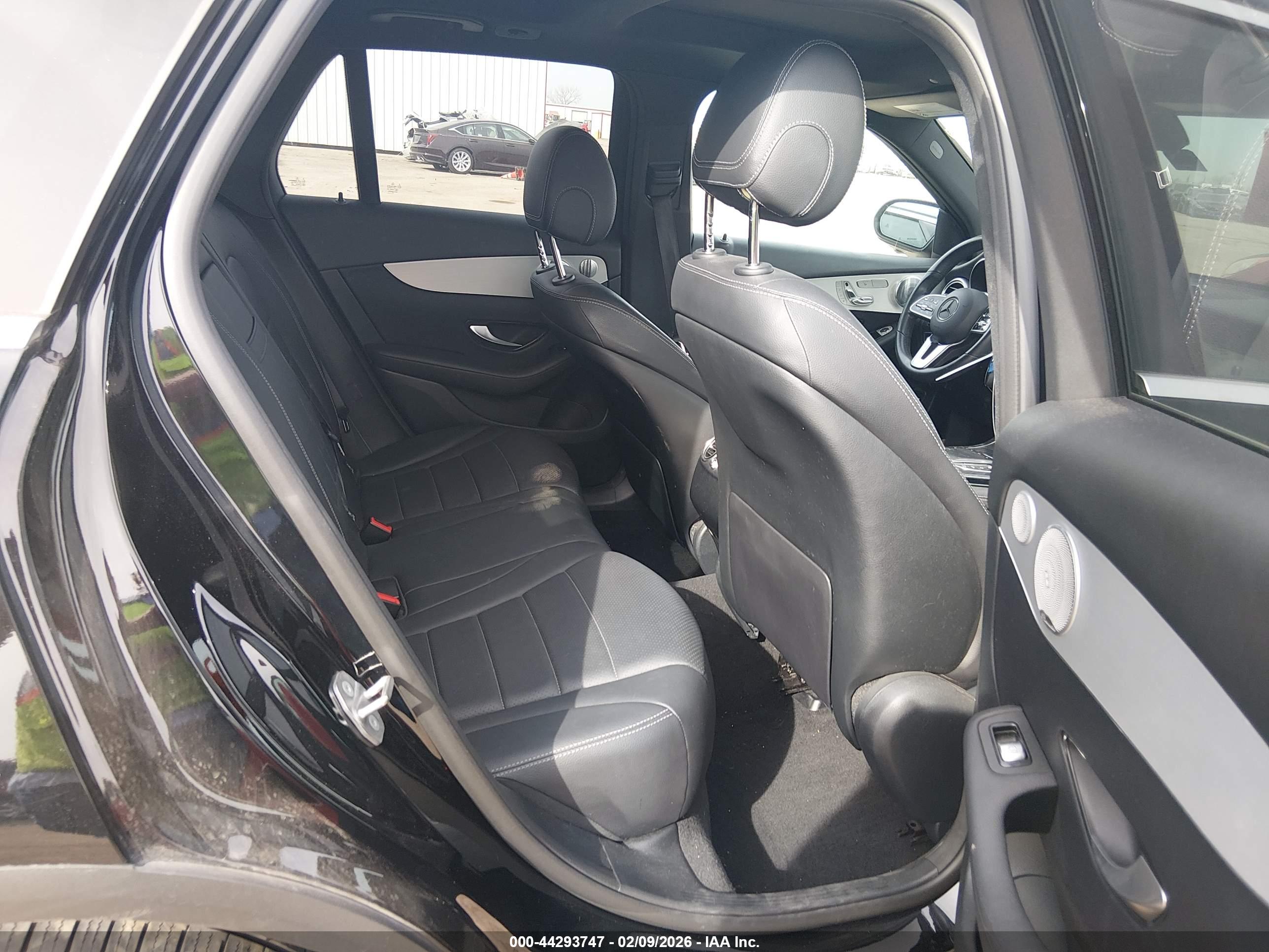 MERCEDES-BENZ GLC image 8