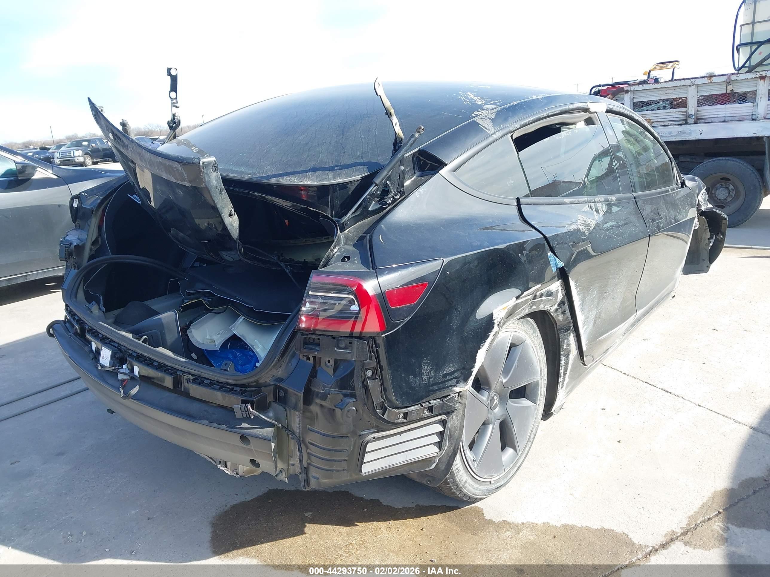 TESLA MODEL image 4