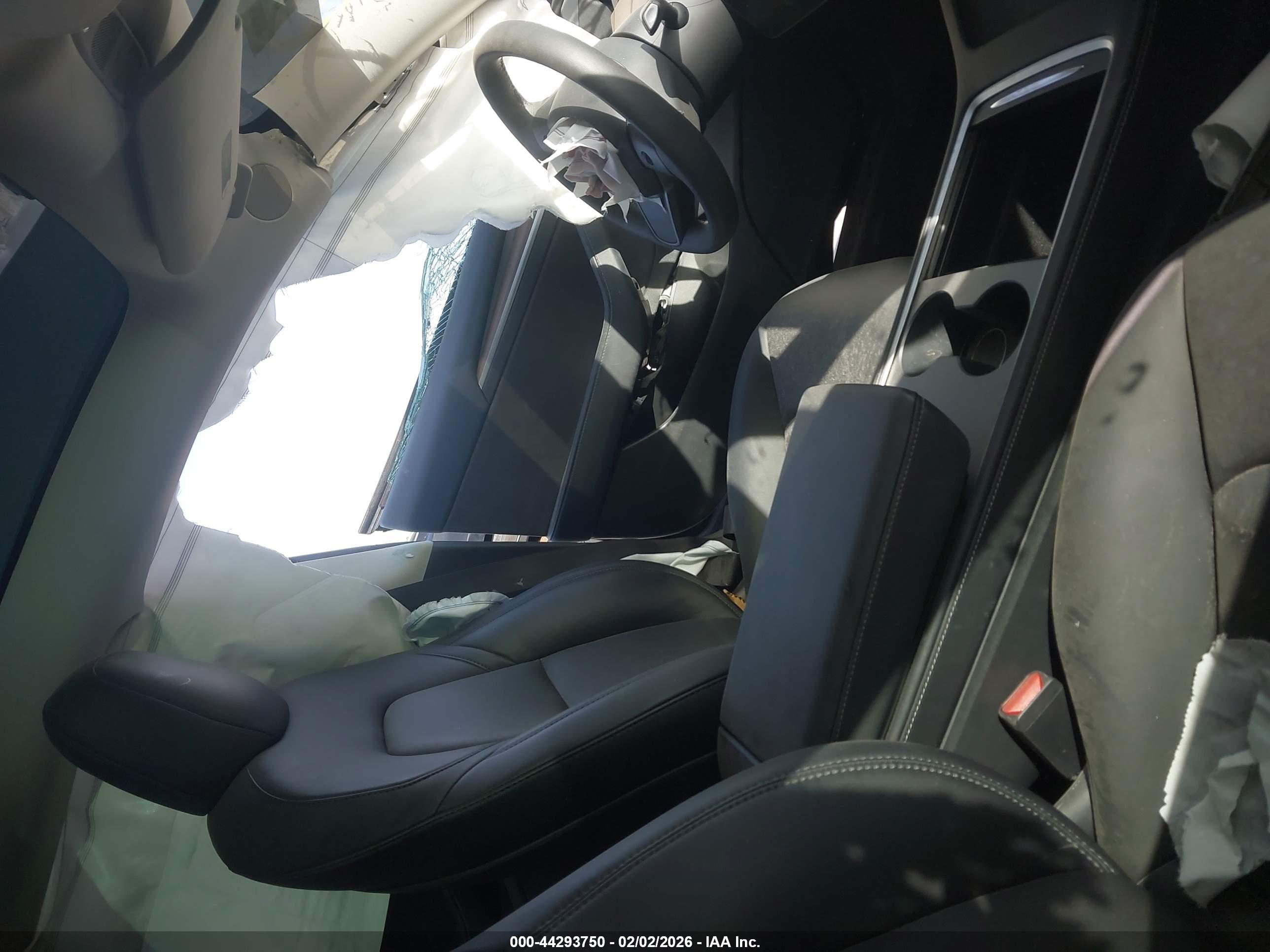 TESLA MODEL image 5