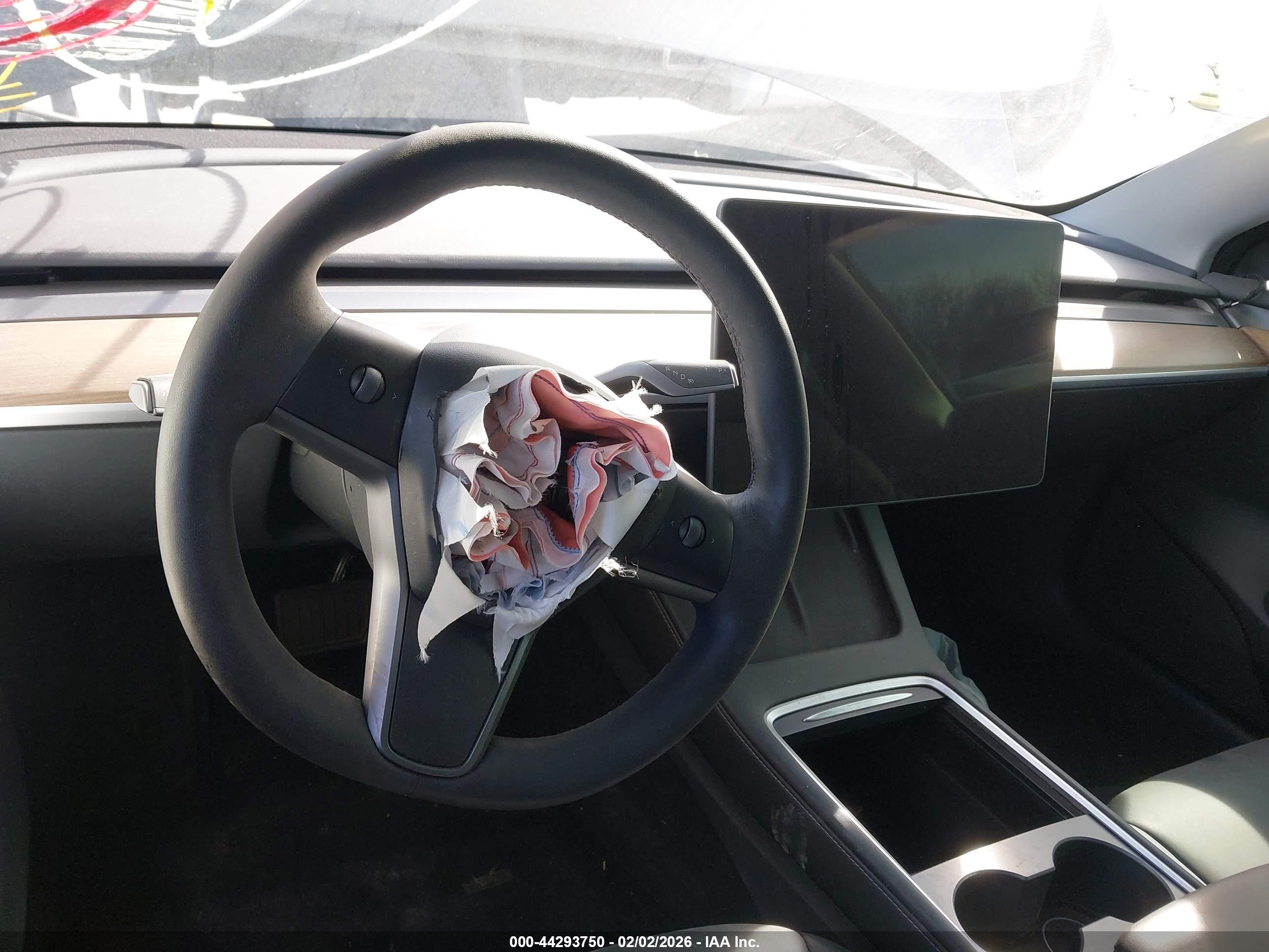 TESLA MODEL image 7