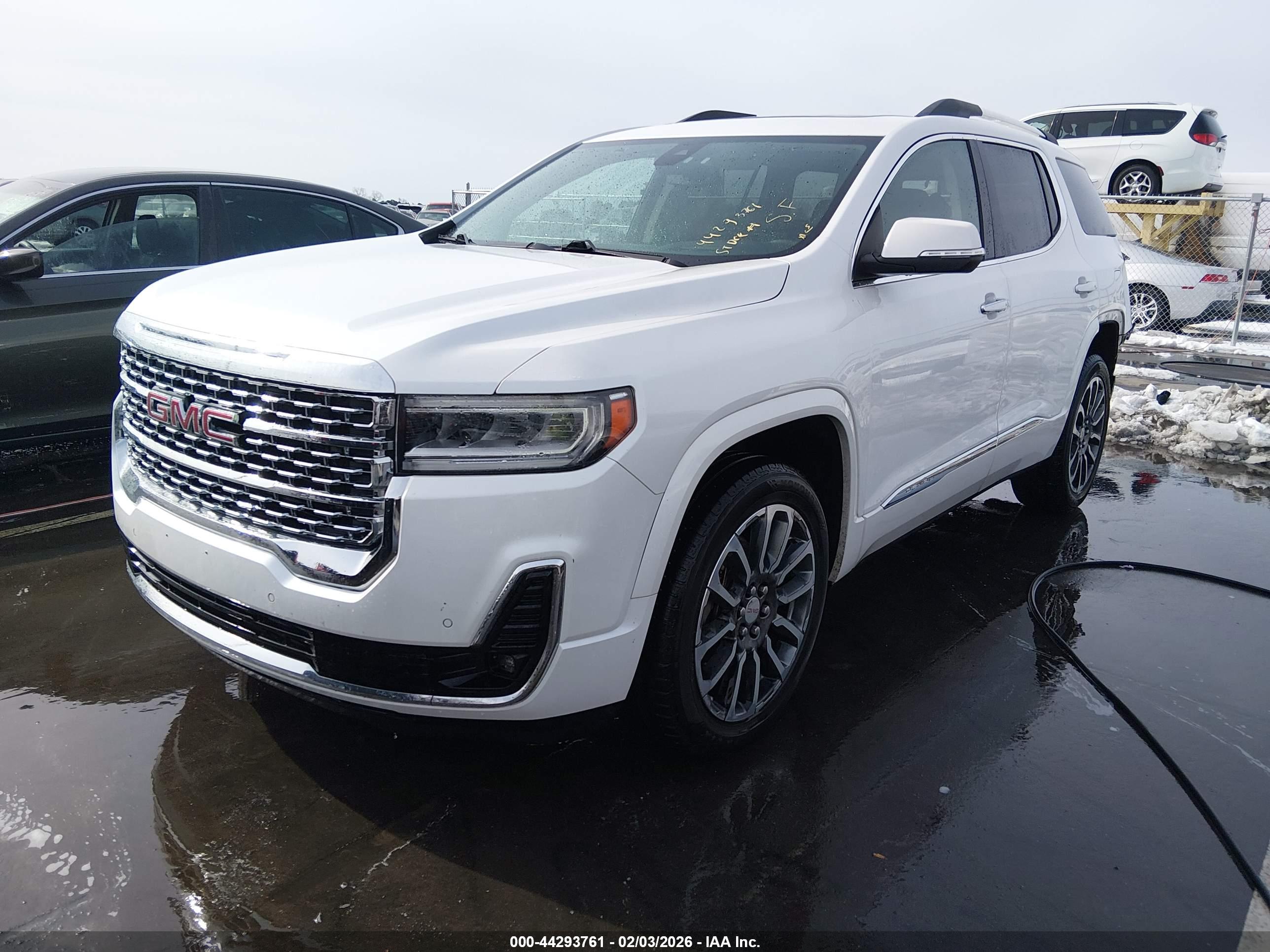 GMC ACADIA image 2