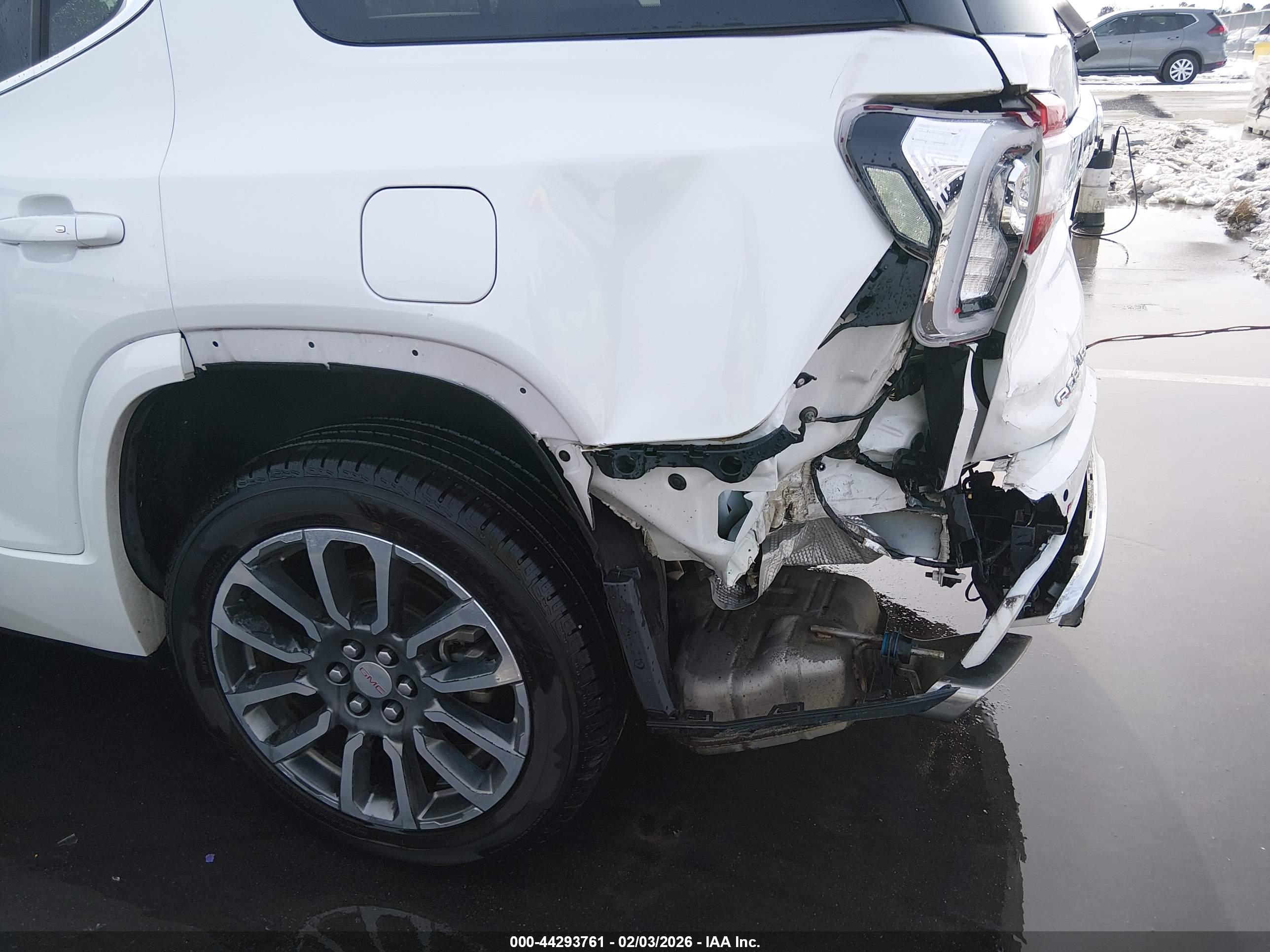 GMC ACADIA image 6