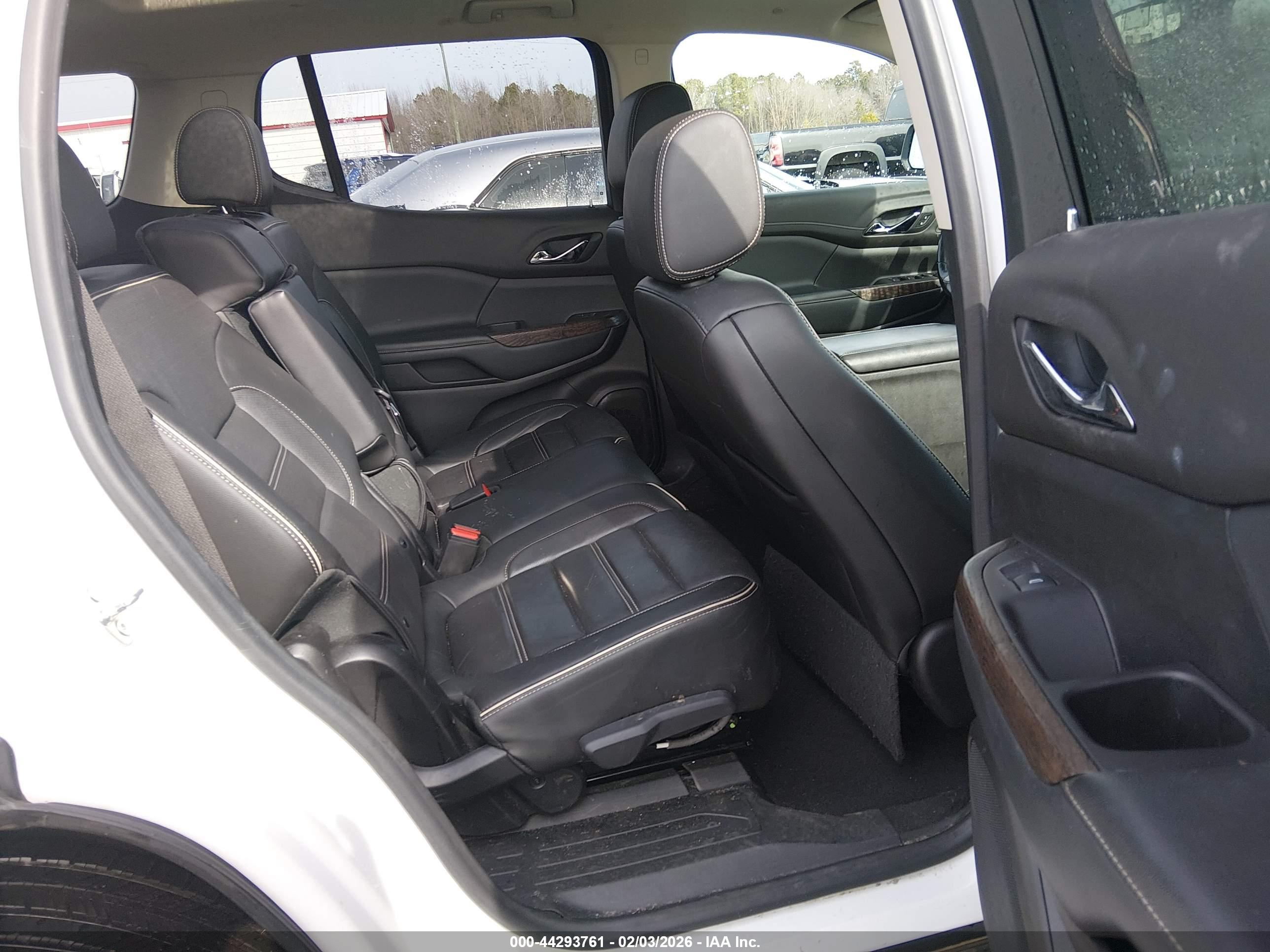 GMC ACADIA image 8
