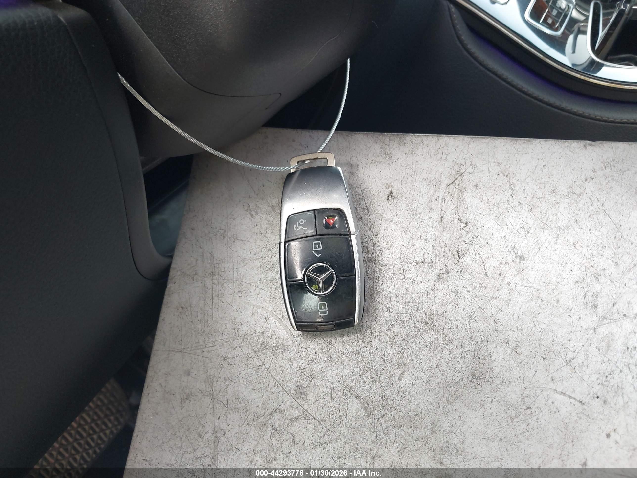 MERCEDES-BENZ E image 11