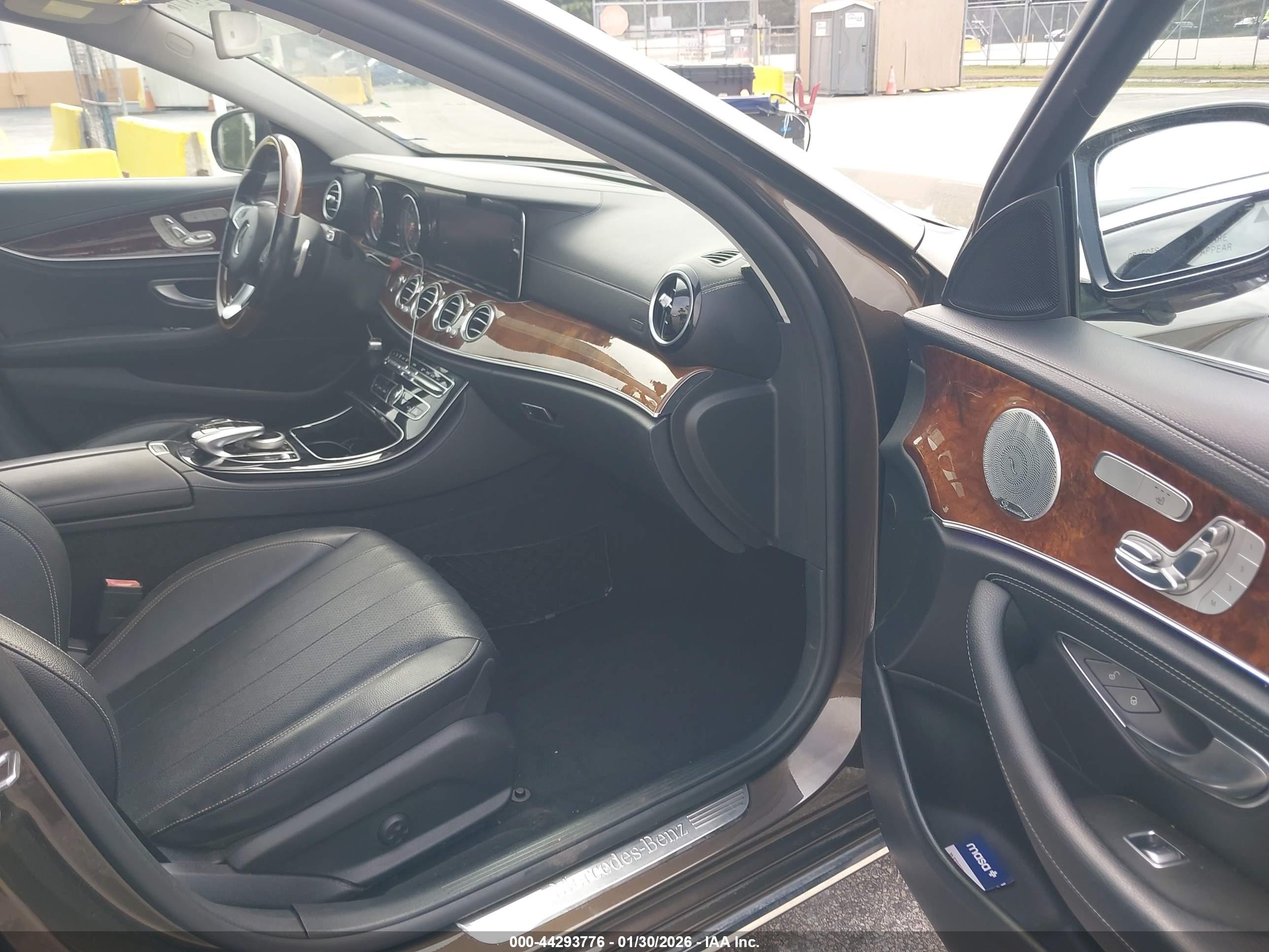 MERCEDES-BENZ E image 5