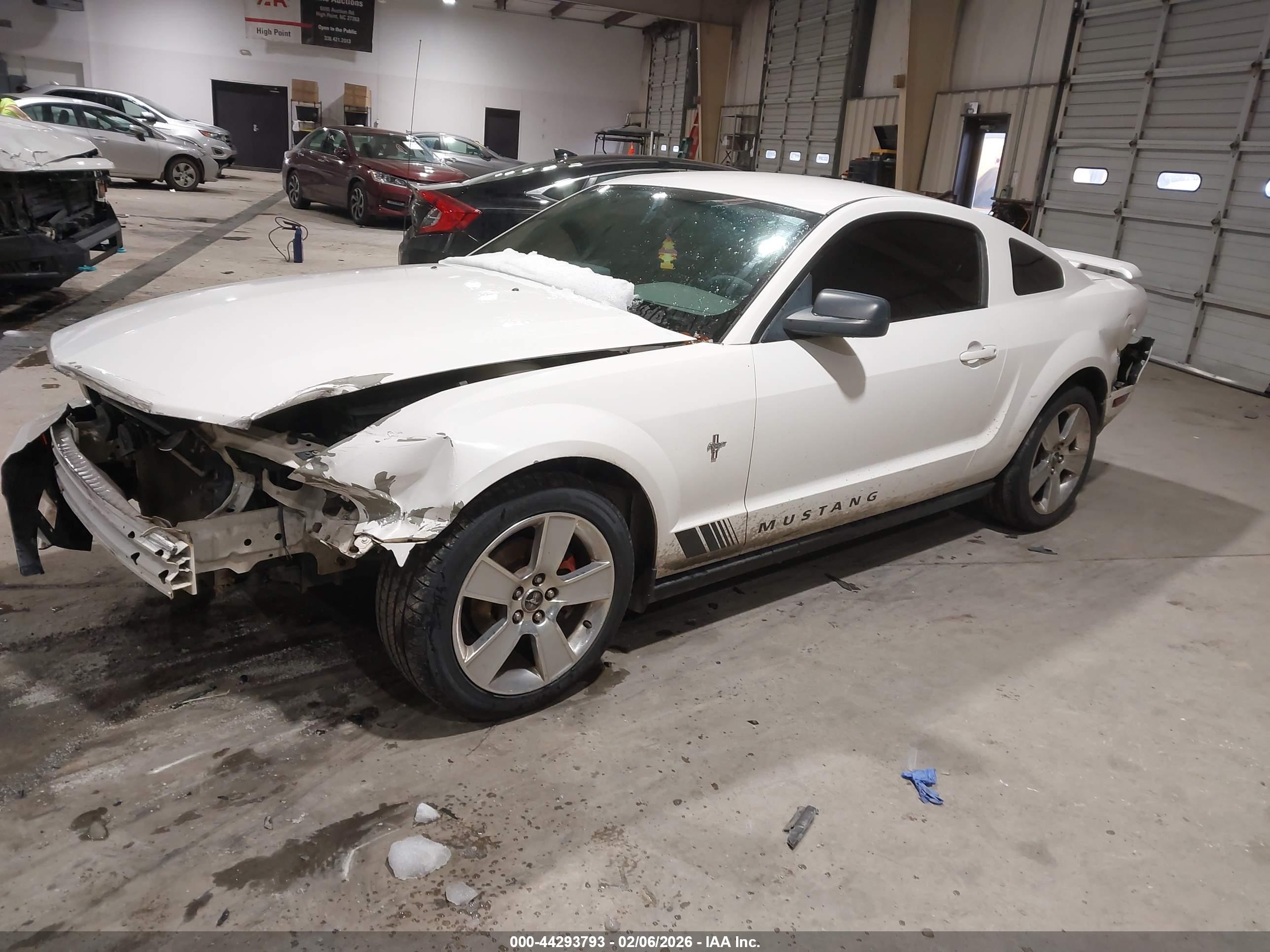 FORD MUSTANG image 2
