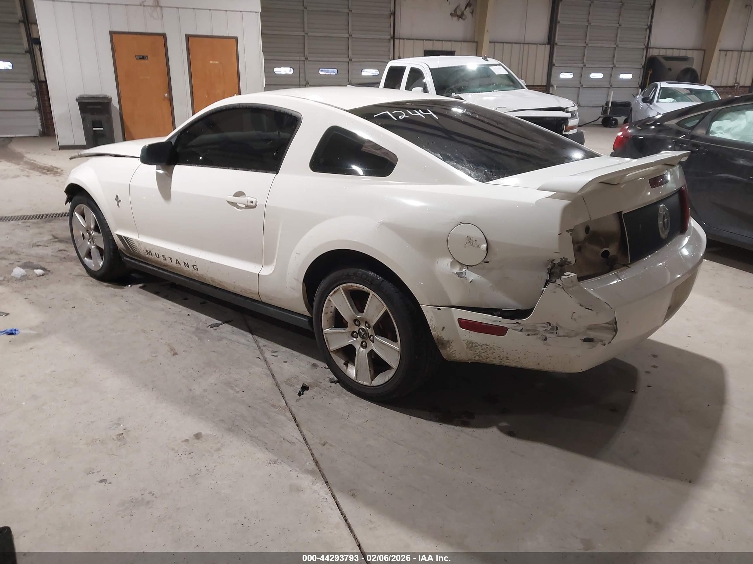 FORD MUSTANG image 3