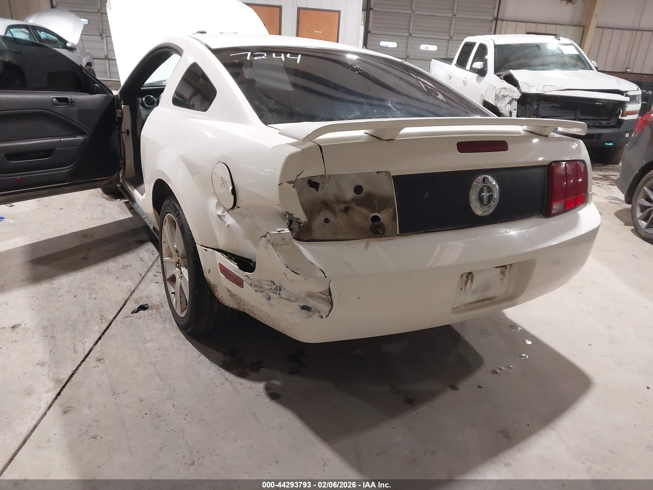 FORD MUSTANG image 6