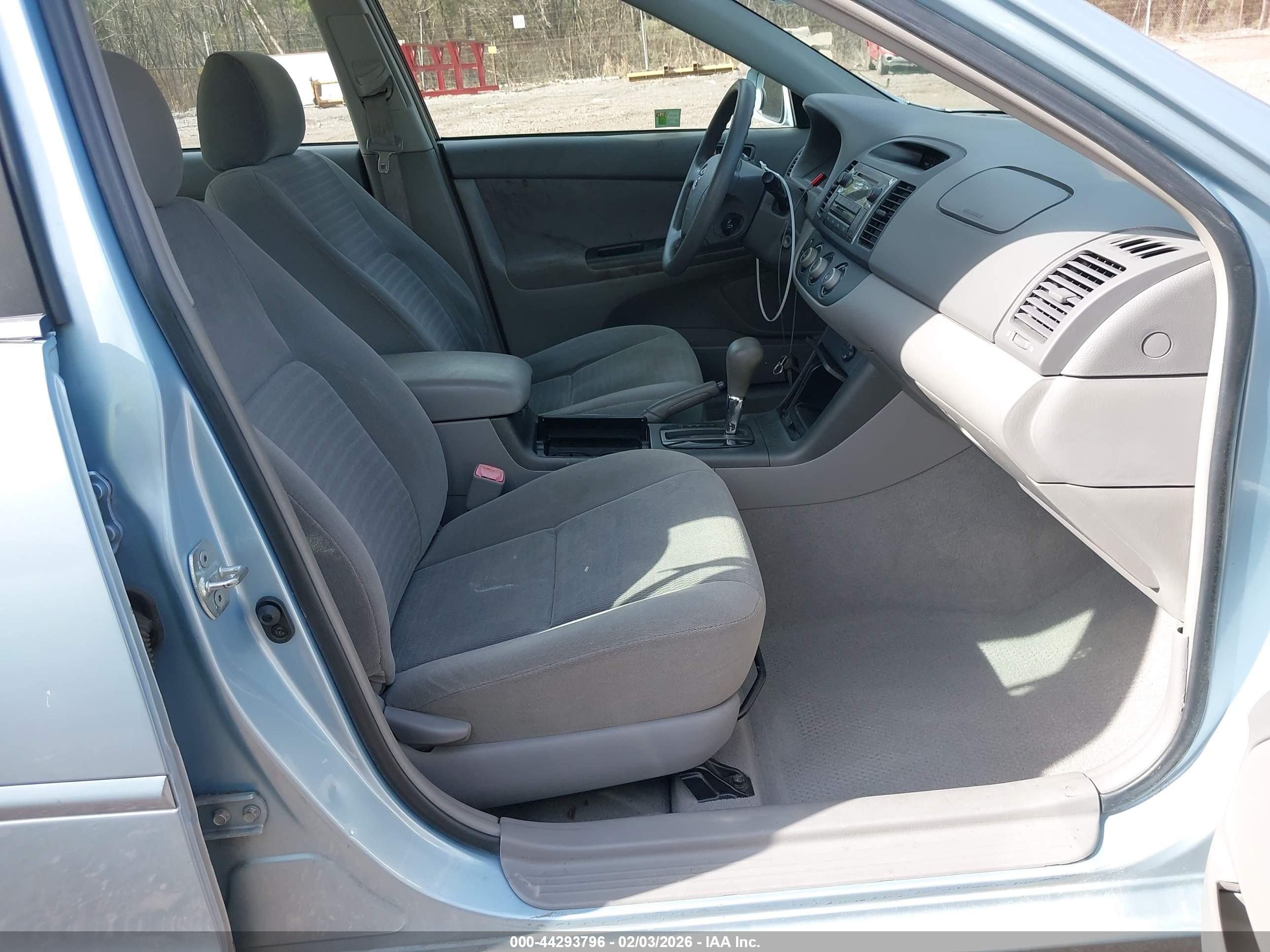 TOYOTA CAMRY image 5