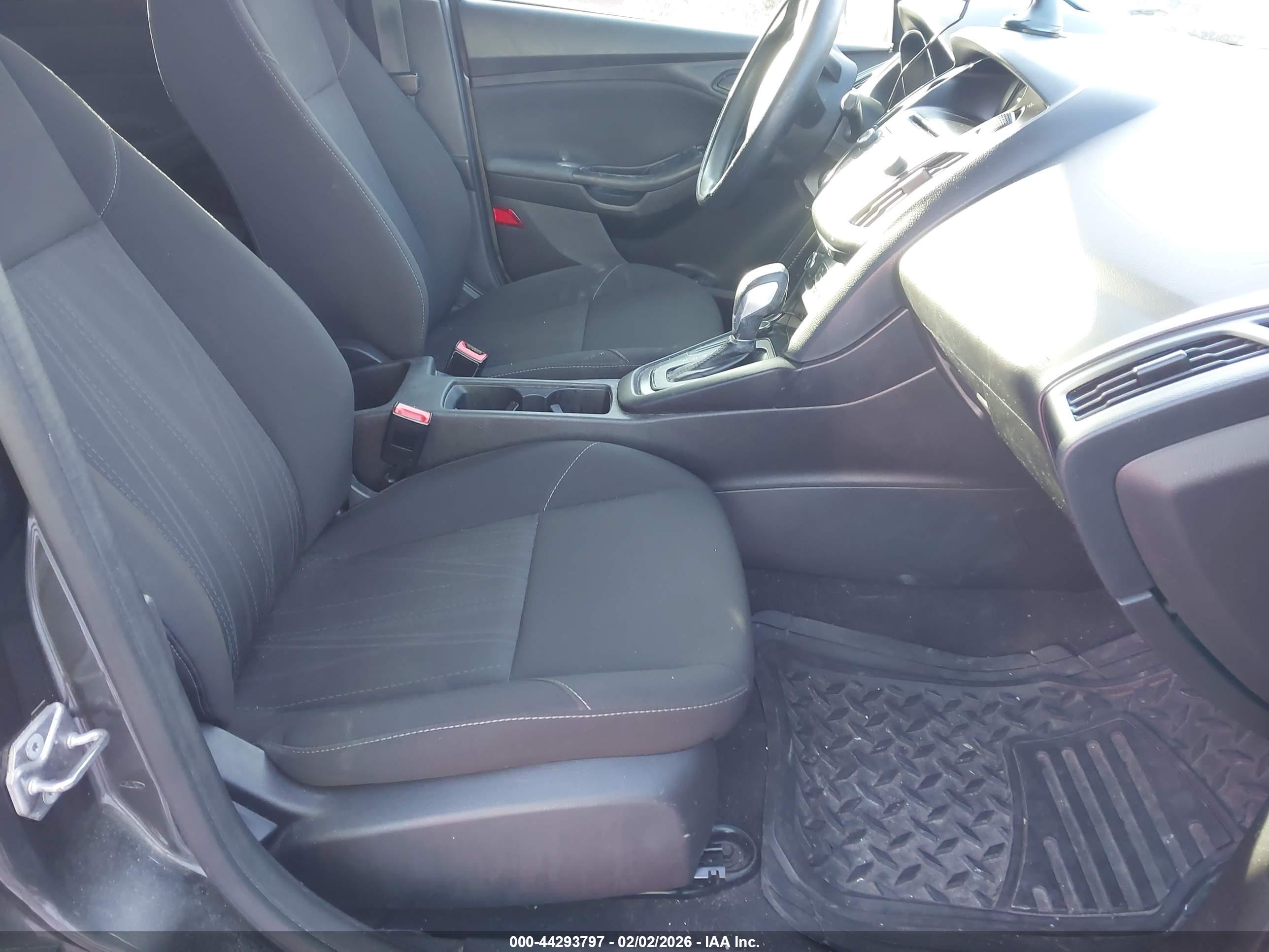 FORD FOCUS image 5