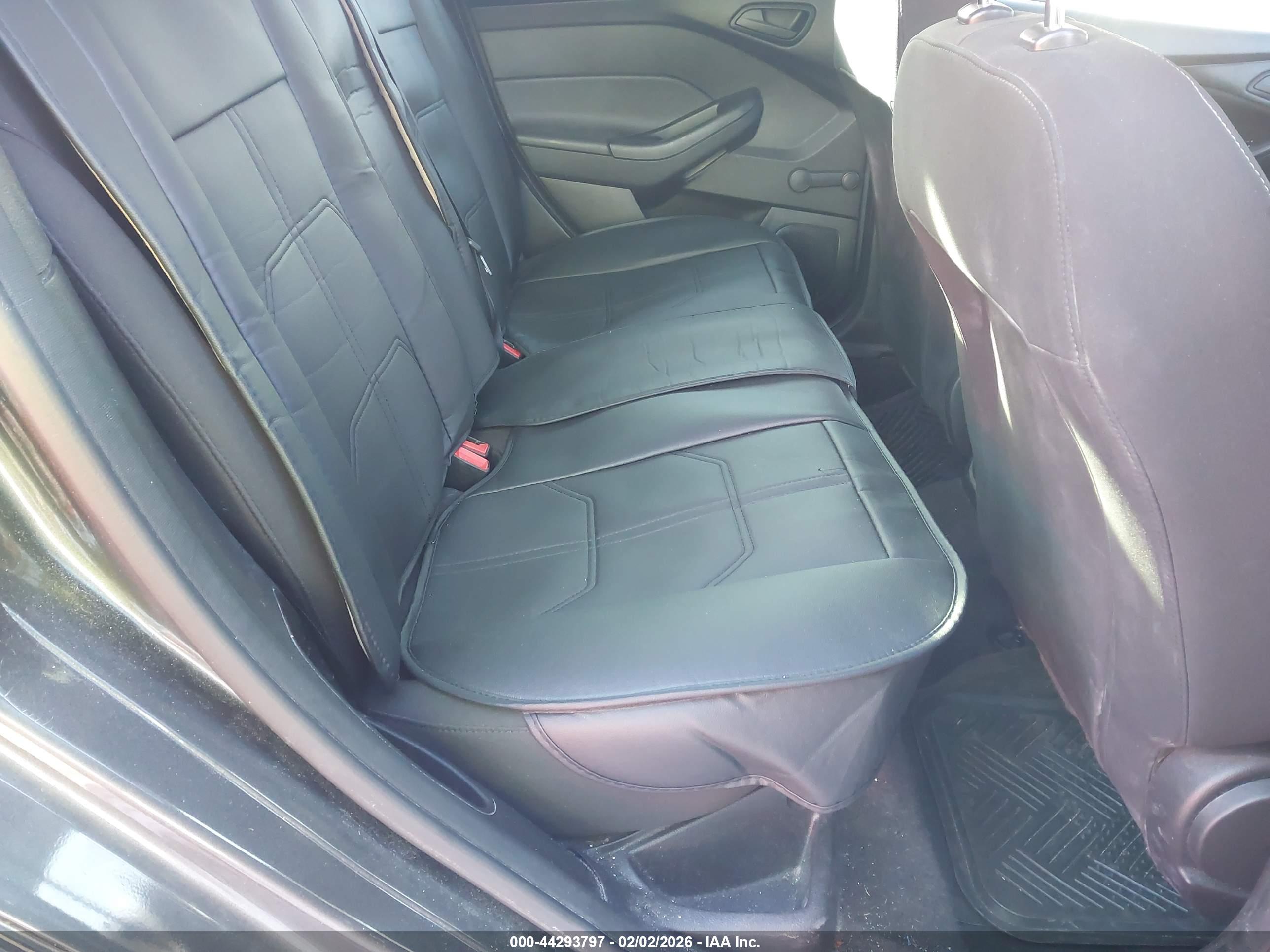 FORD FOCUS image 8