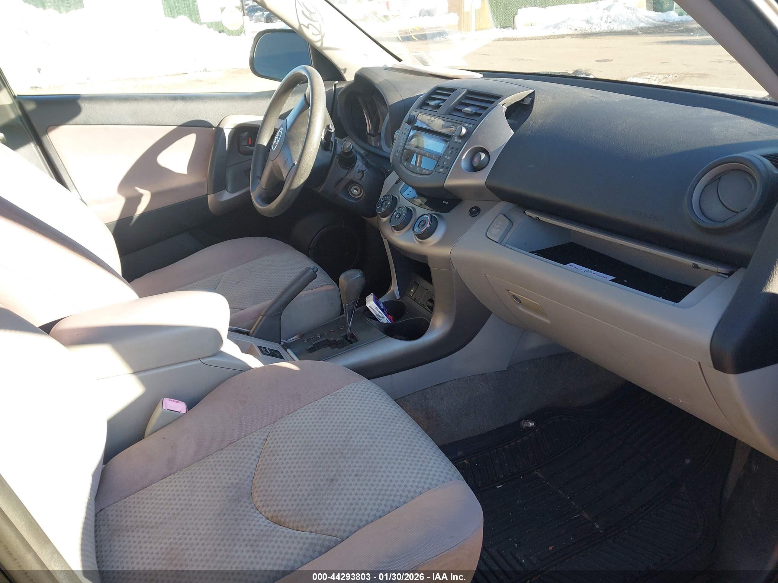 TOYOTA RAV4 image 5