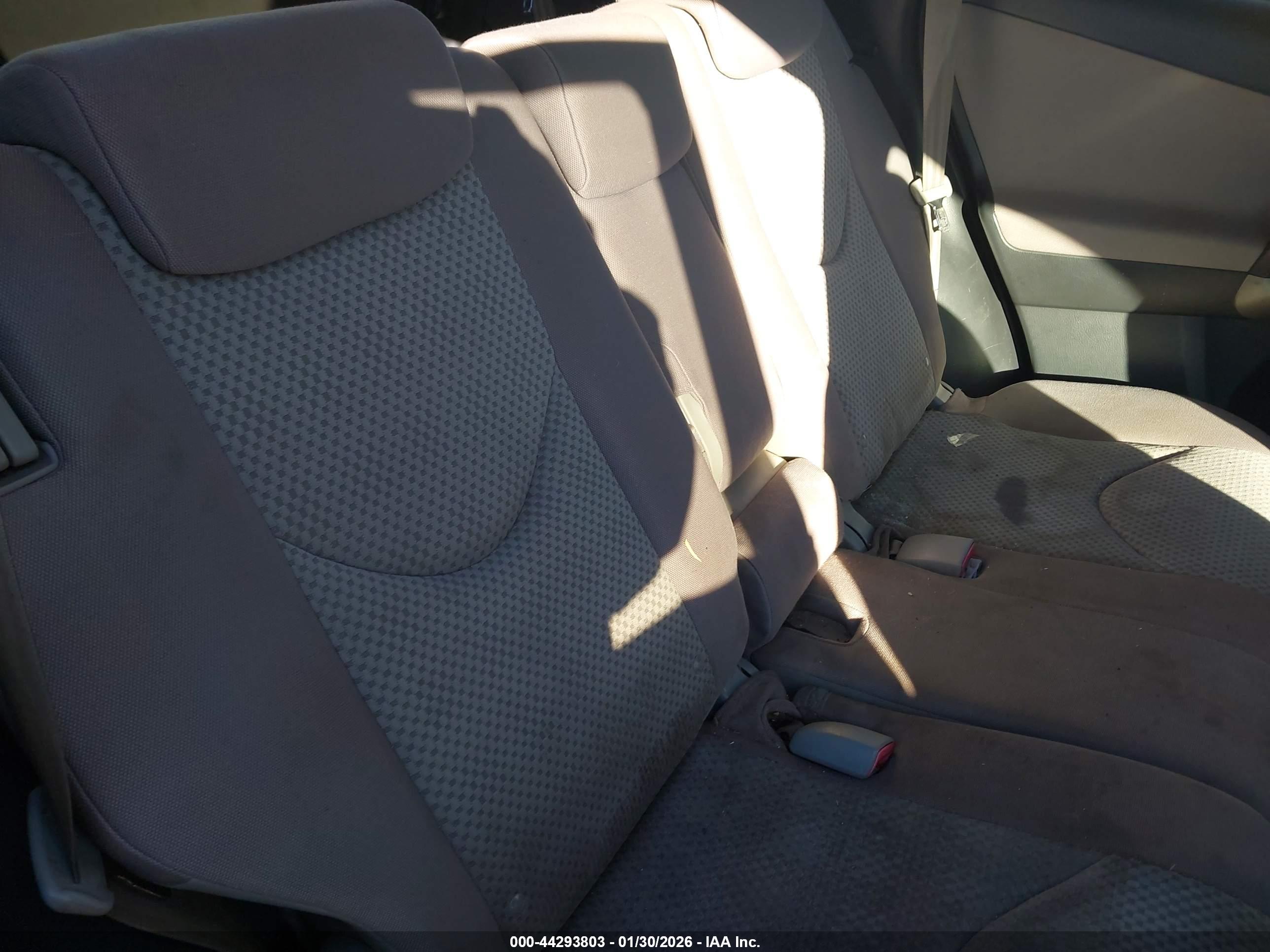 TOYOTA RAV4 image 8