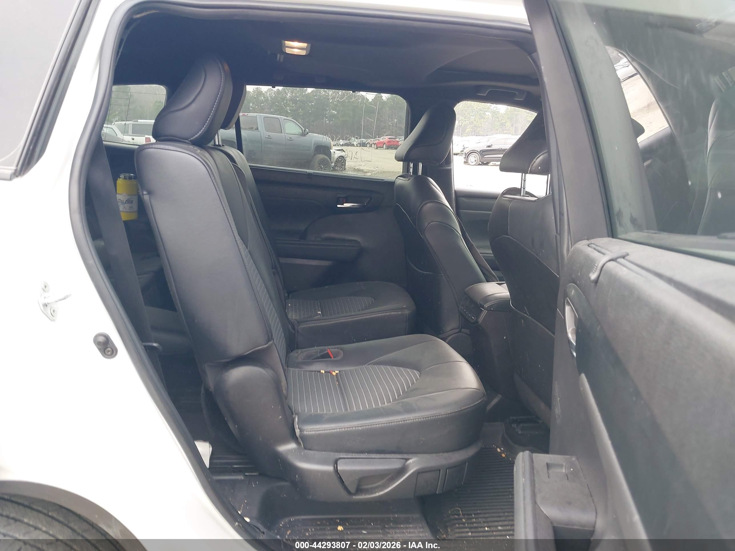 TOYOTA HIGHLANDER image 8