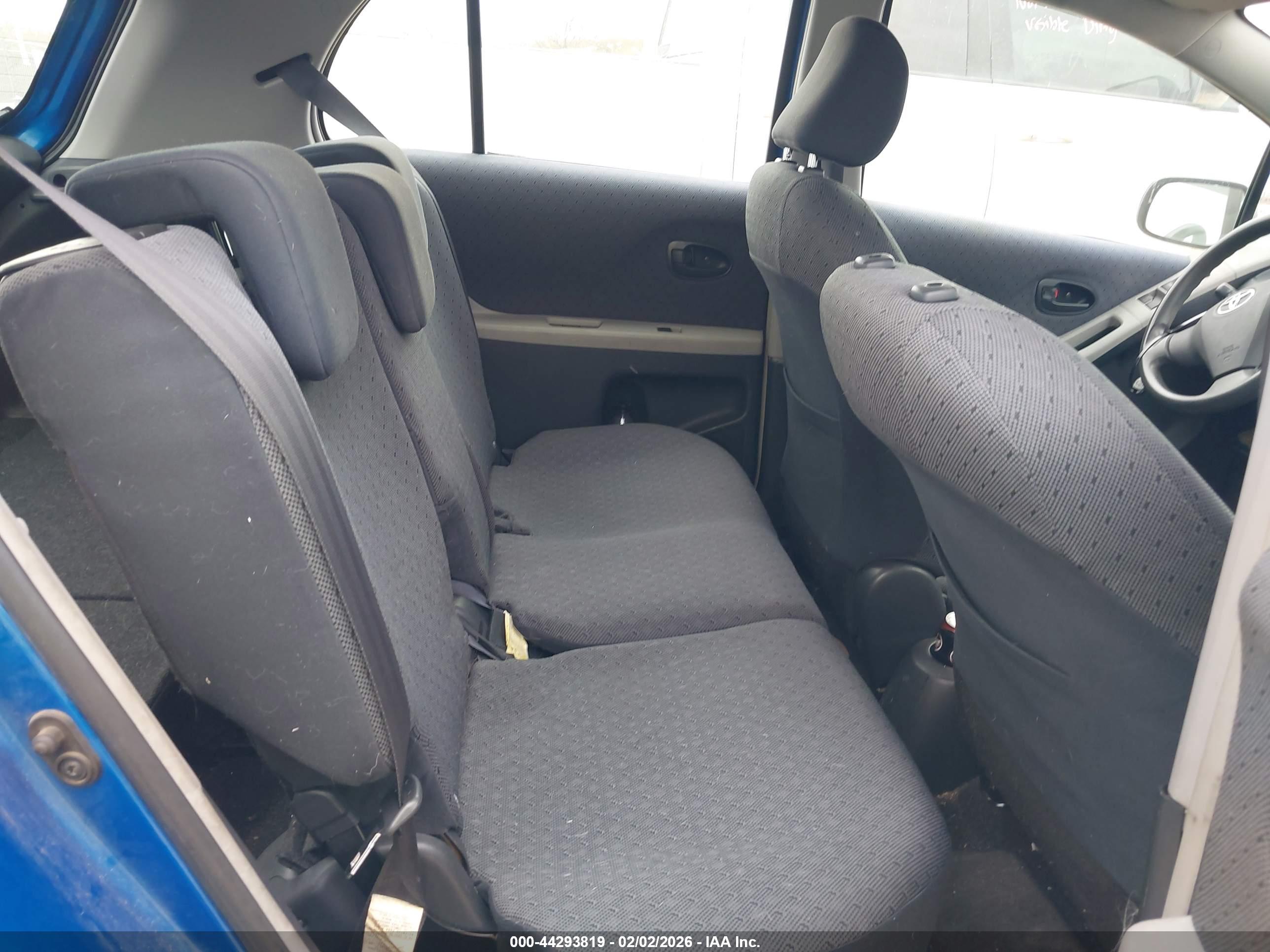 TOYOTA YARIS image 8
