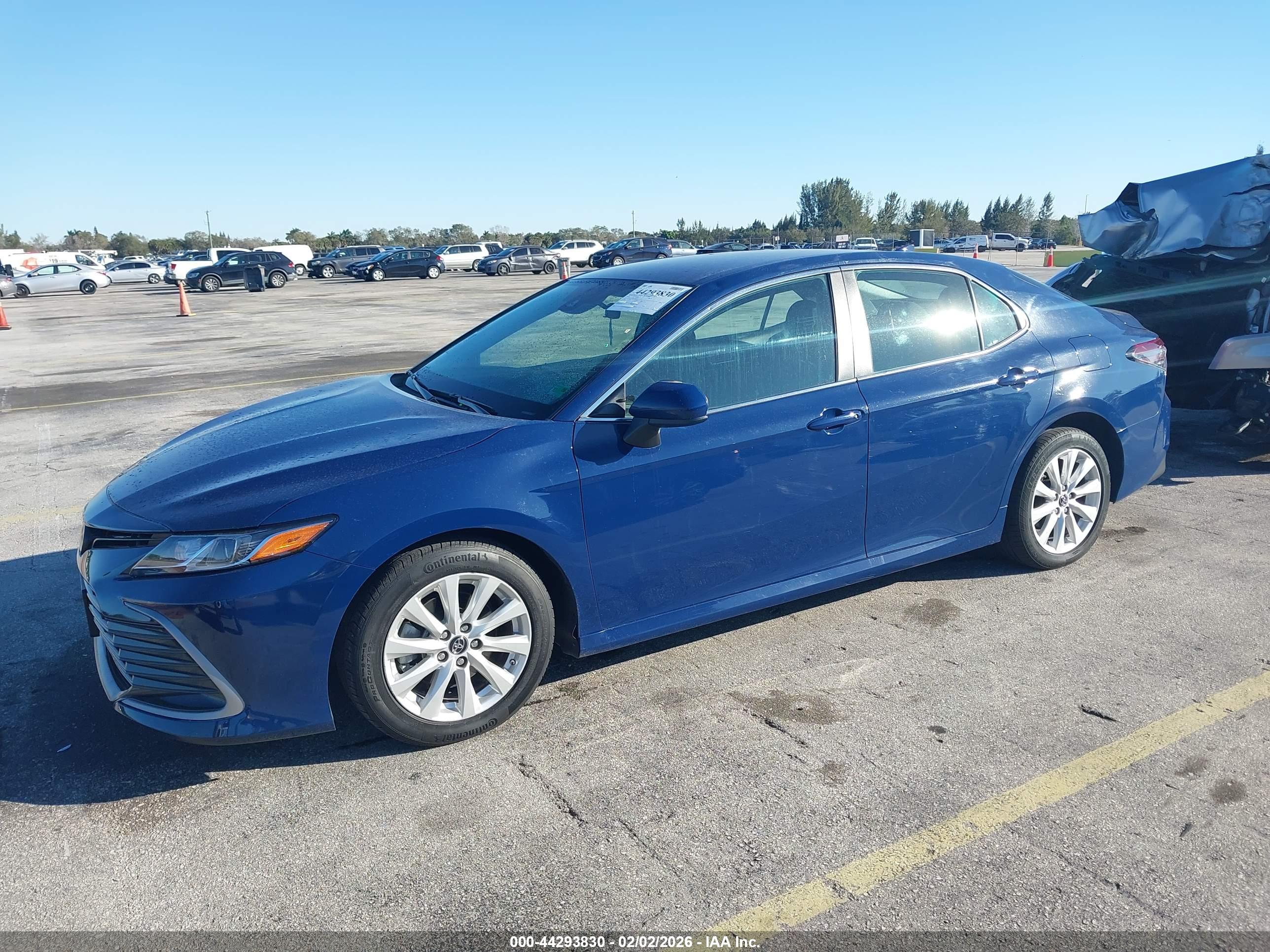 TOYOTA CAMRY image 2