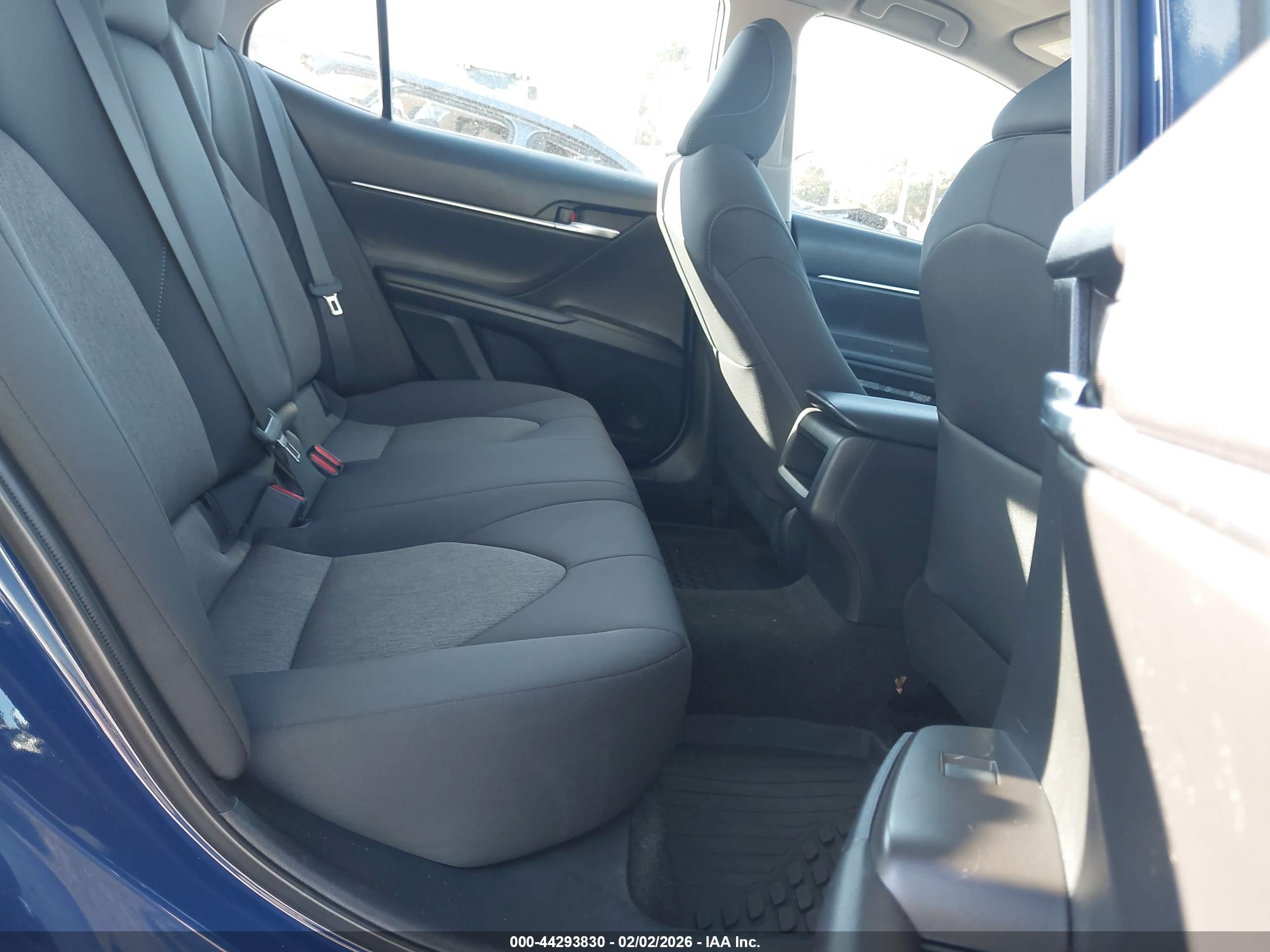 TOYOTA CAMRY image 8