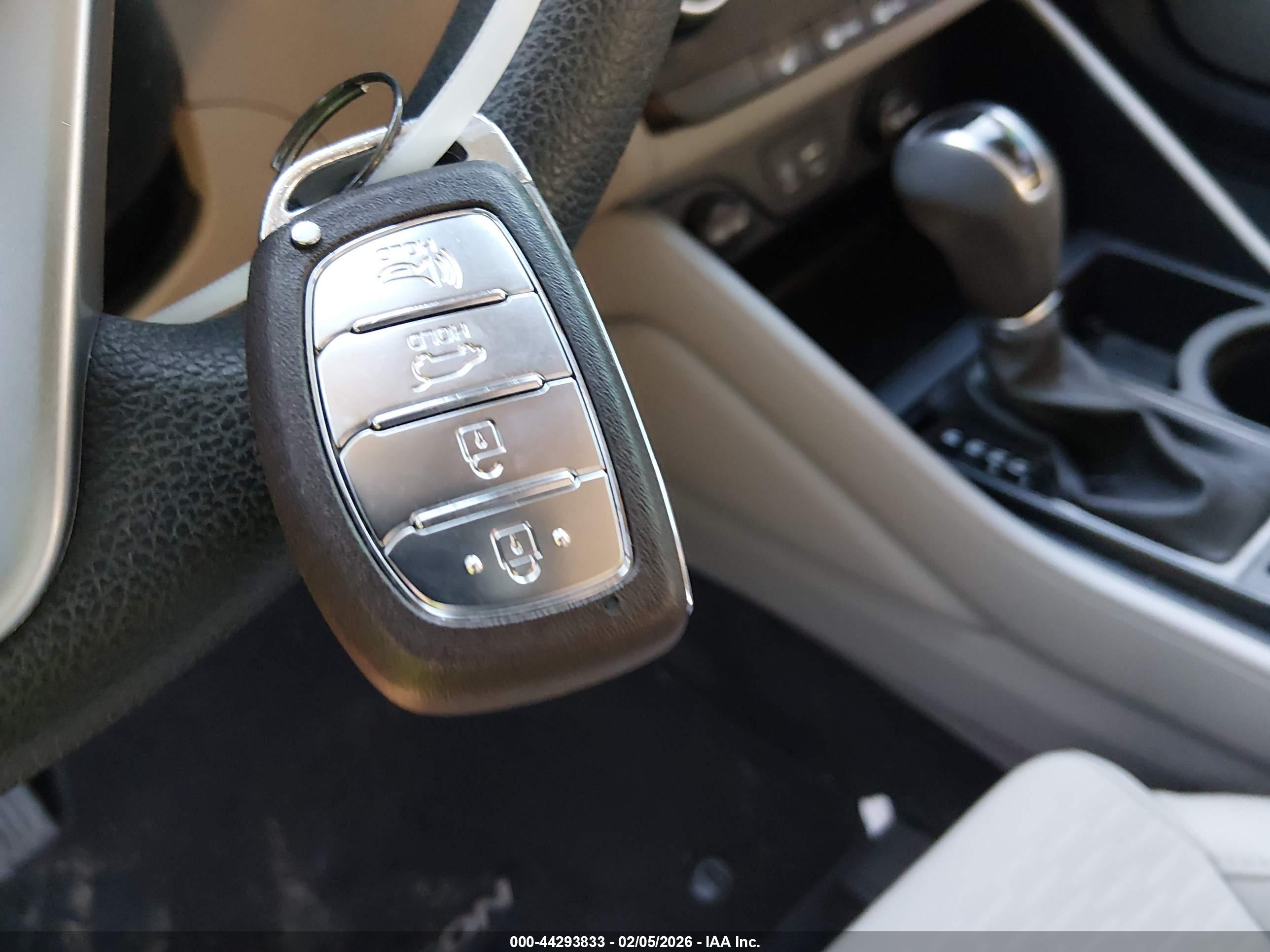 HYUNDAI TUCSON image 11