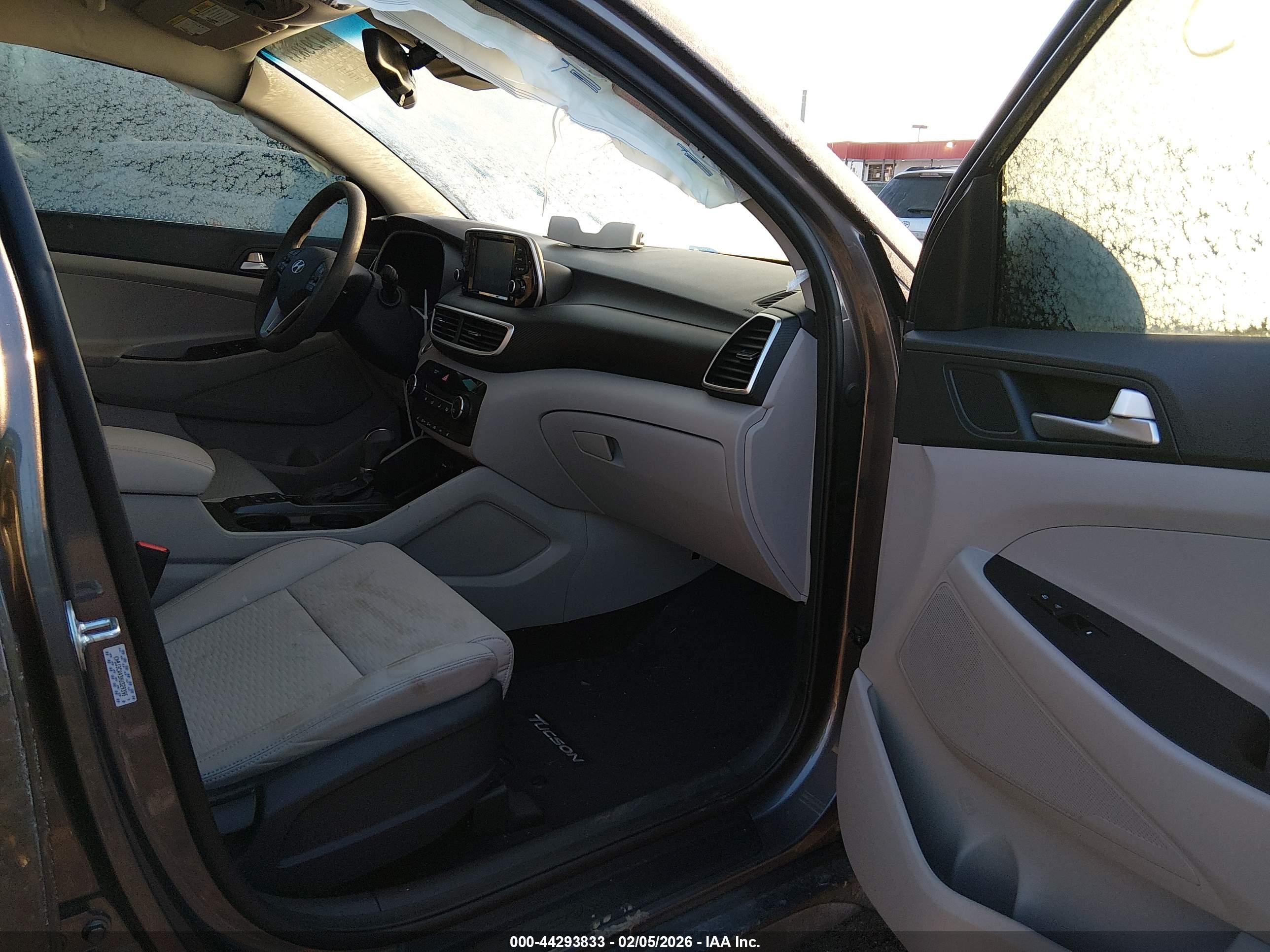 HYUNDAI TUCSON image 5