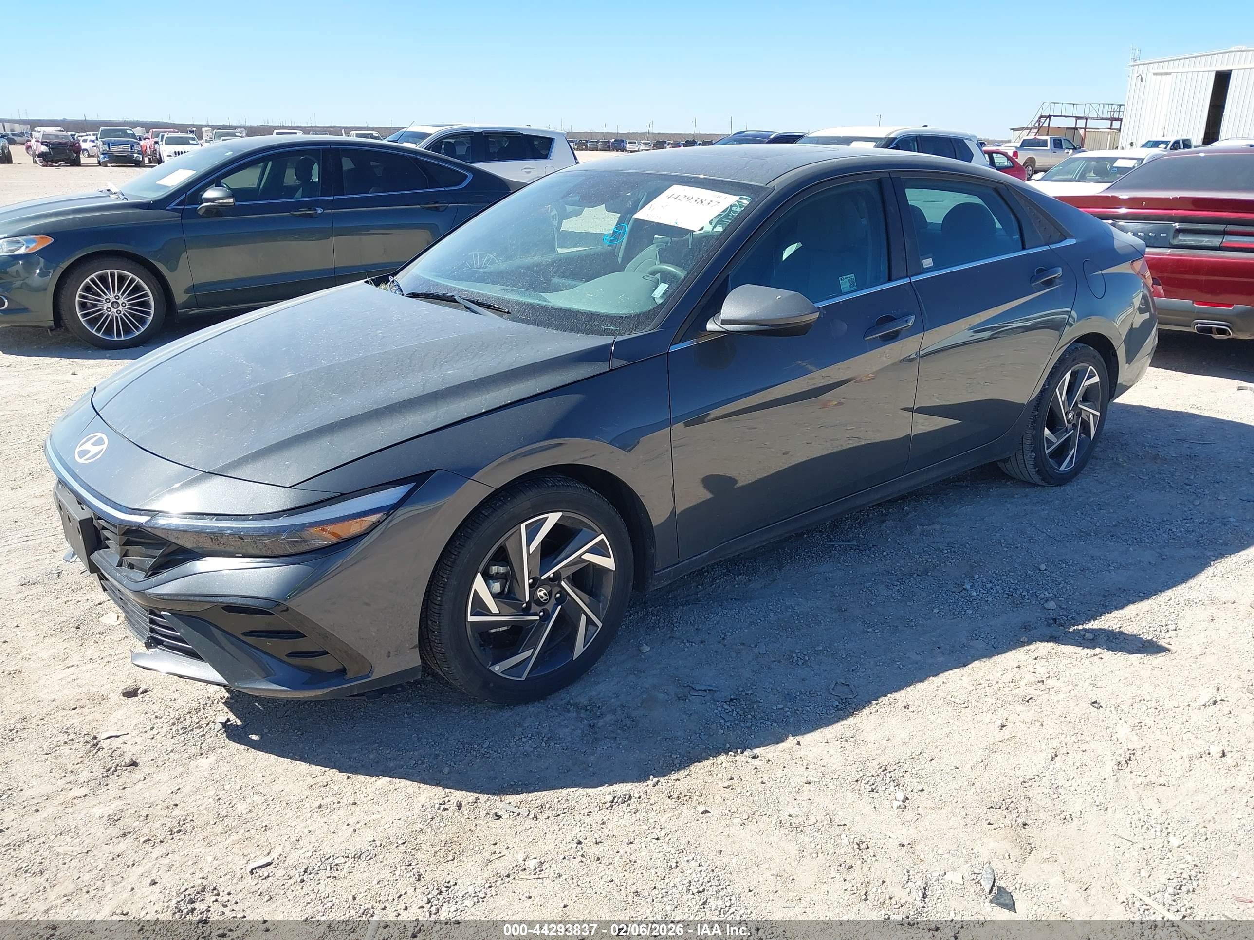 HYUNDAI ELANTRA image 2