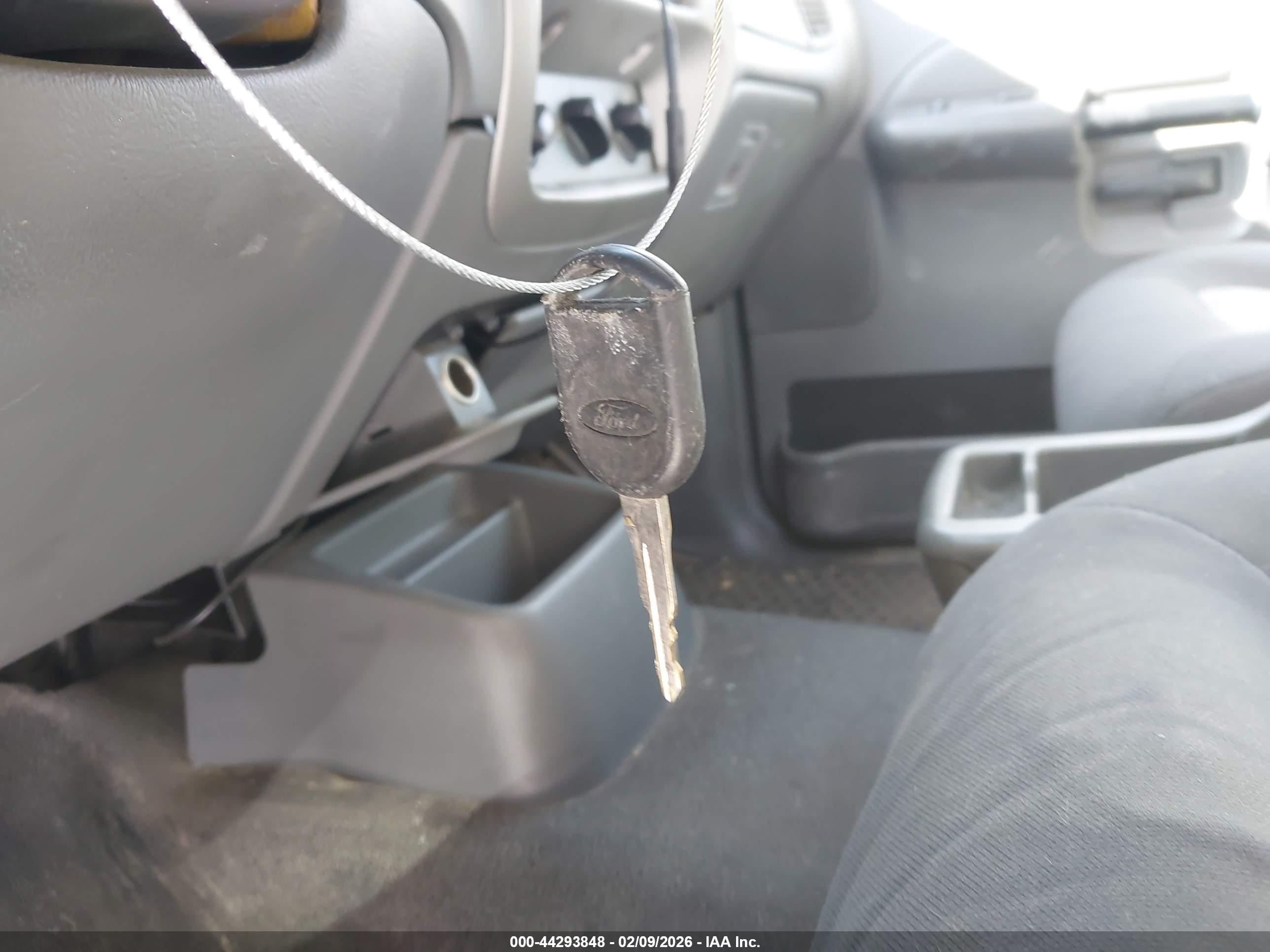 FORD EXPLORER image 11