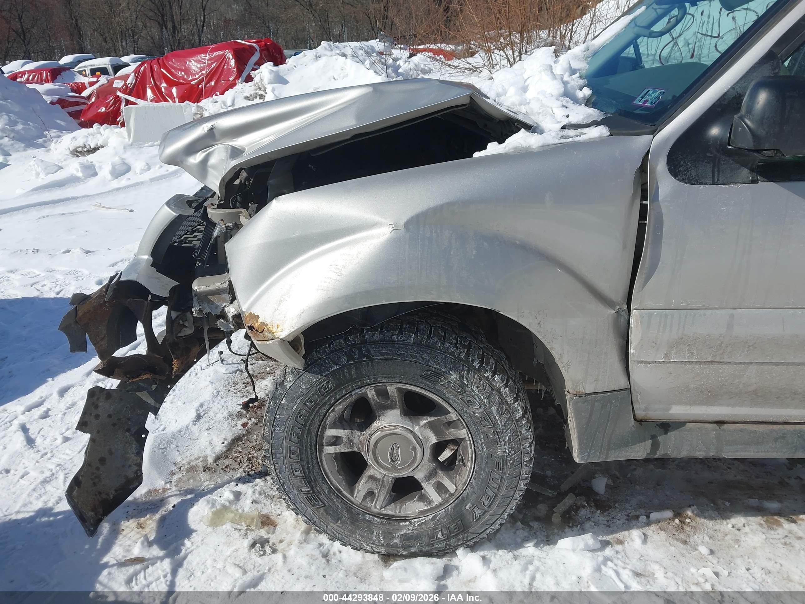 FORD EXPLORER image 6