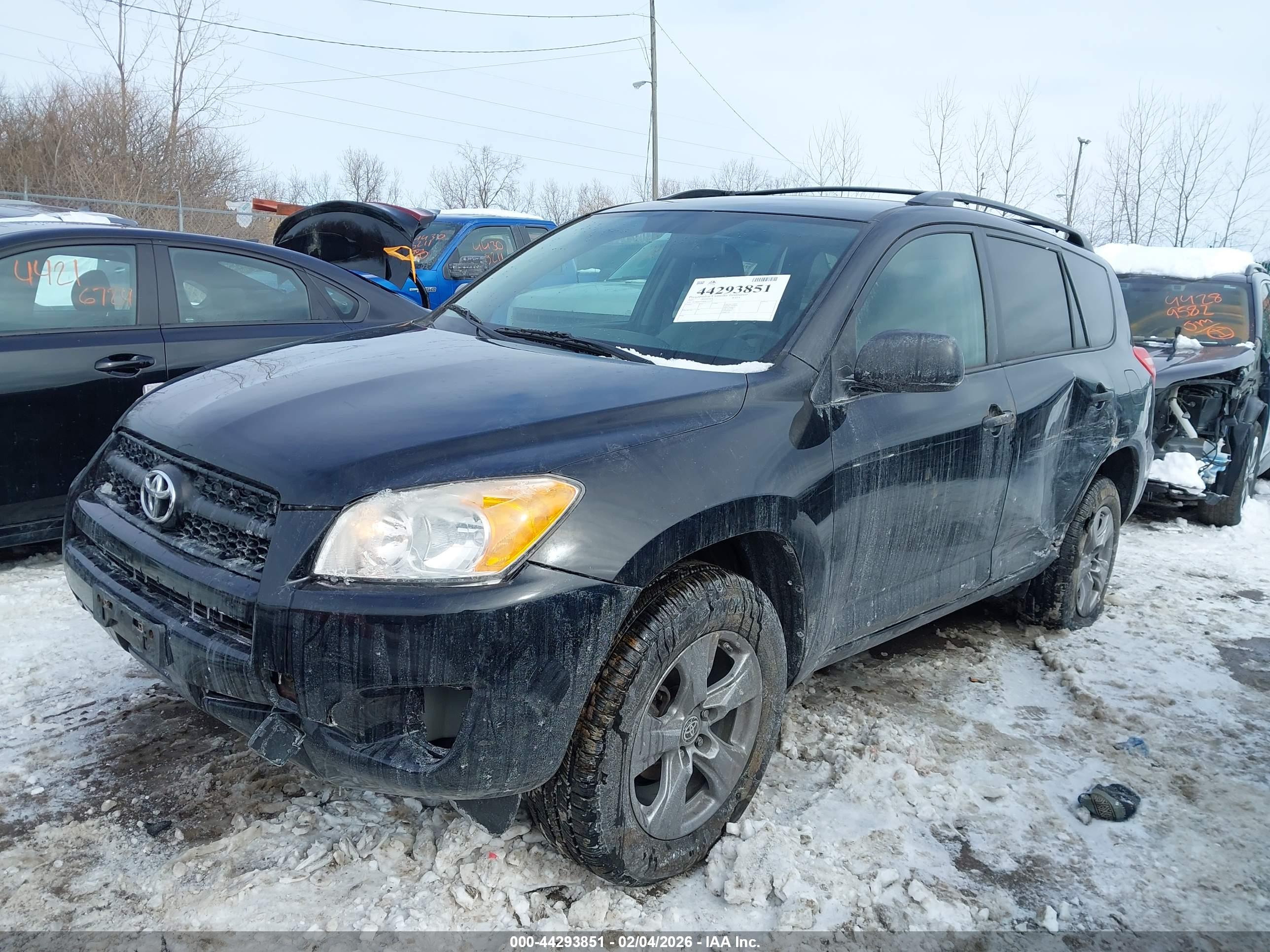 TOYOTA RAV4 image 2