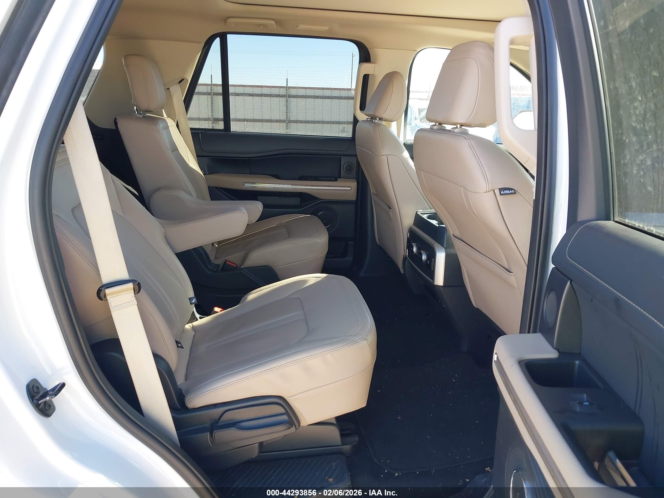 FORD EXPEDITION image 8