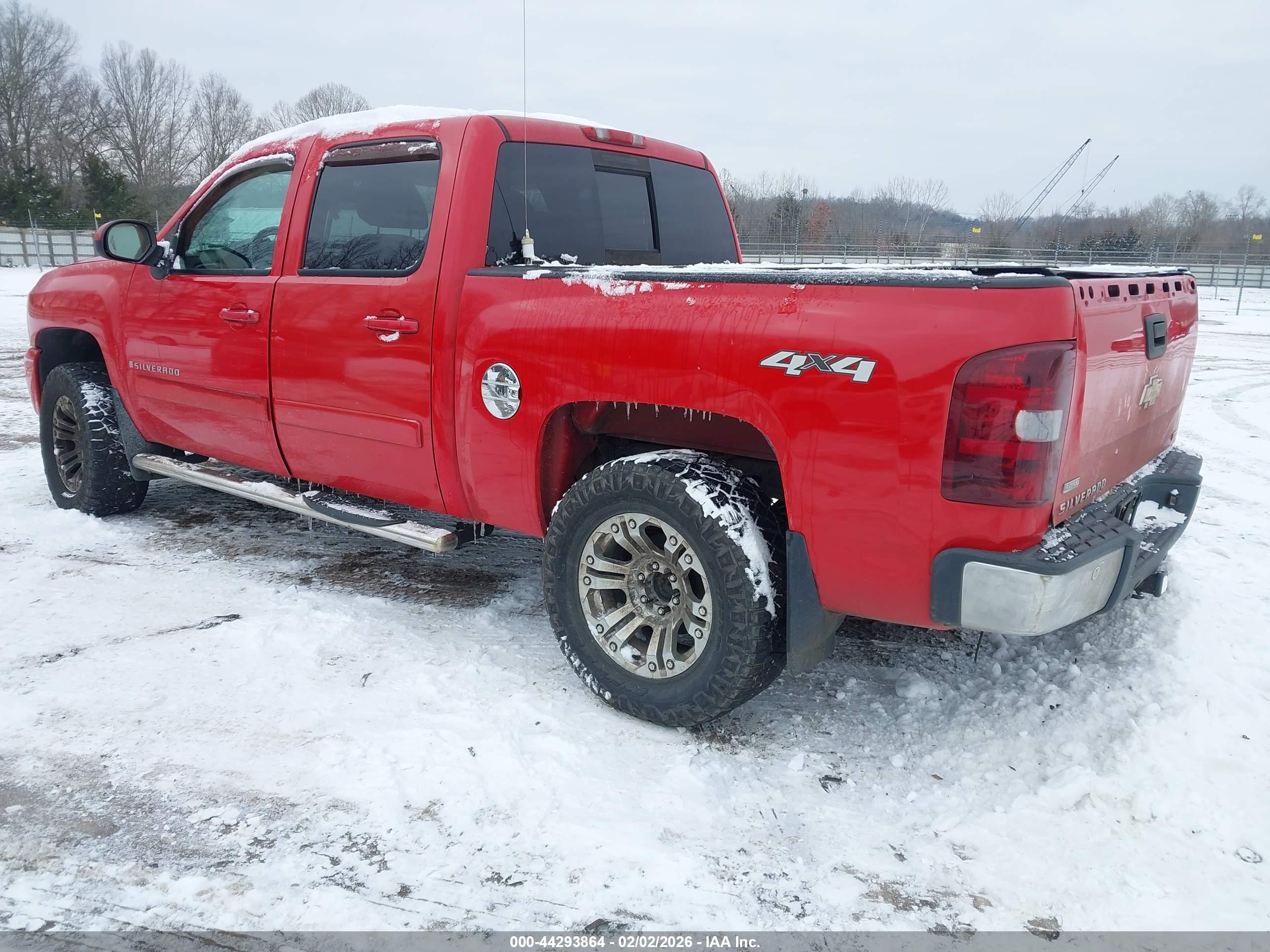 CHEVROLET SILVERADO image 3
