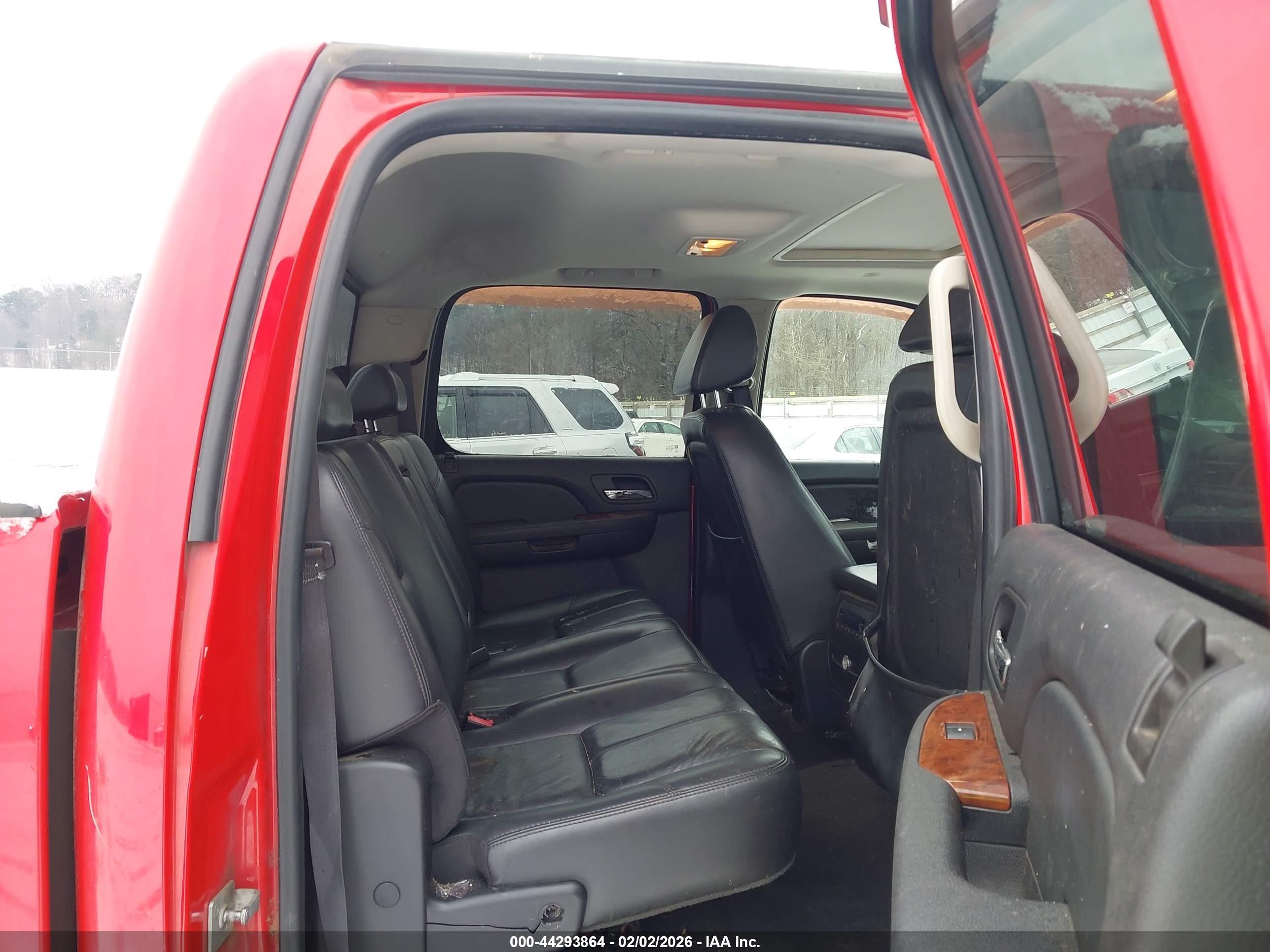 CHEVROLET SILVERADO image 8