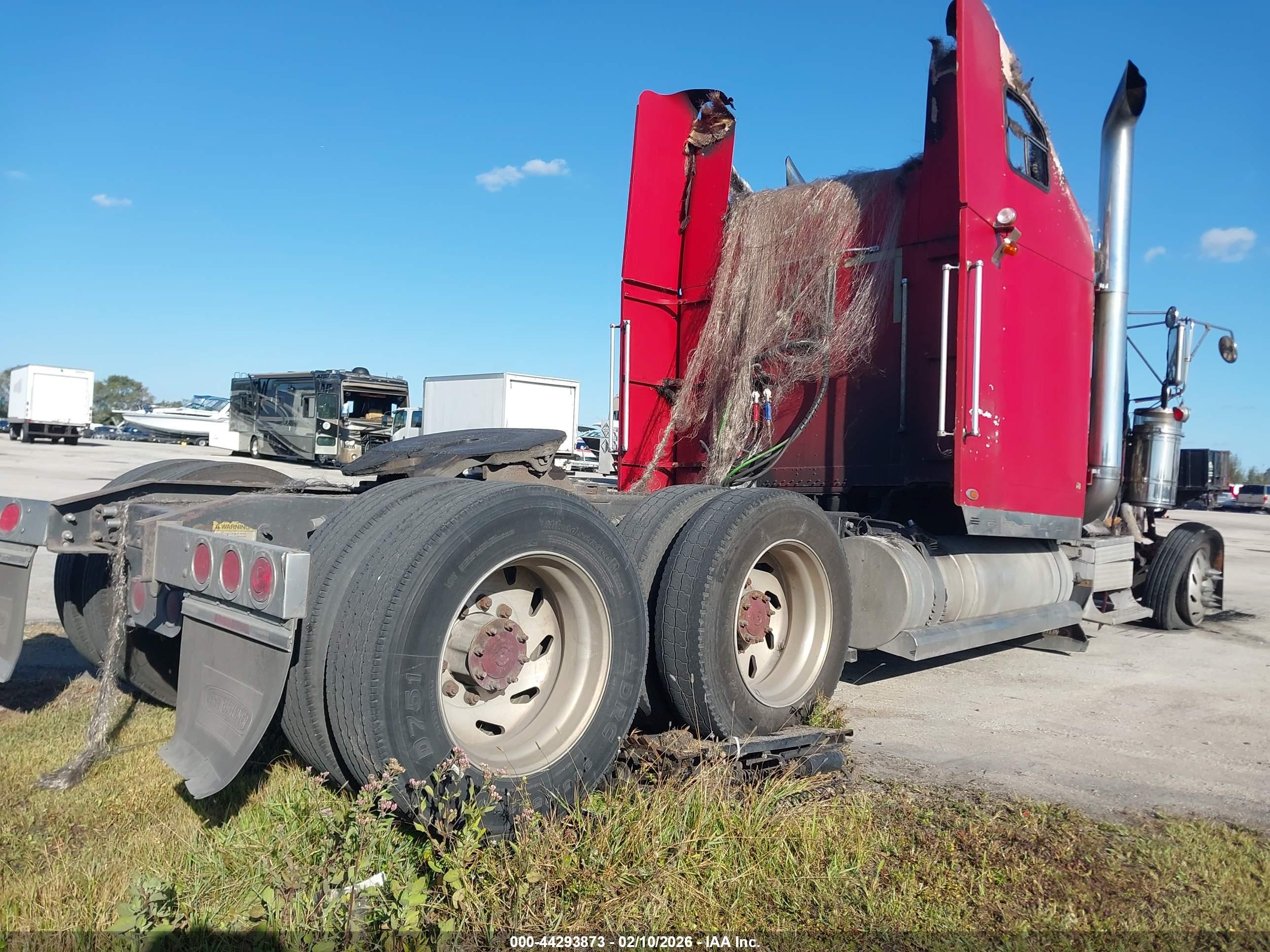 FREIGHTLINER CONVENTIONAL image 4