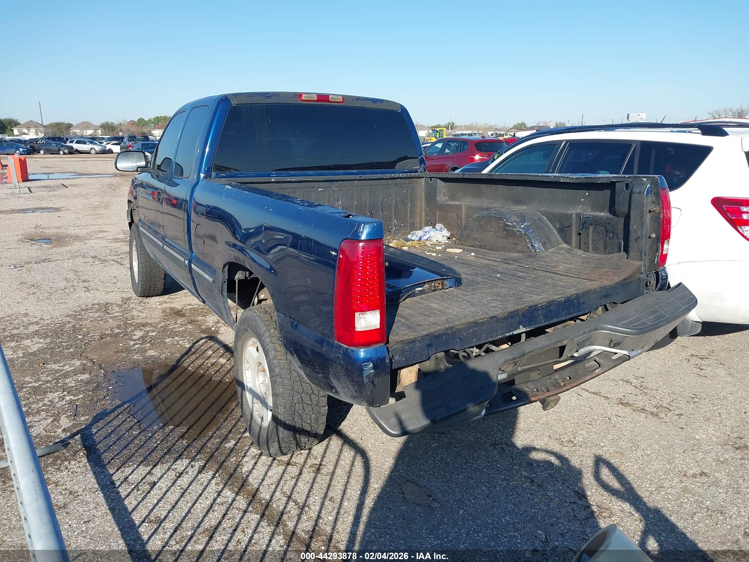 CHEVROLET SILVERADO image 3