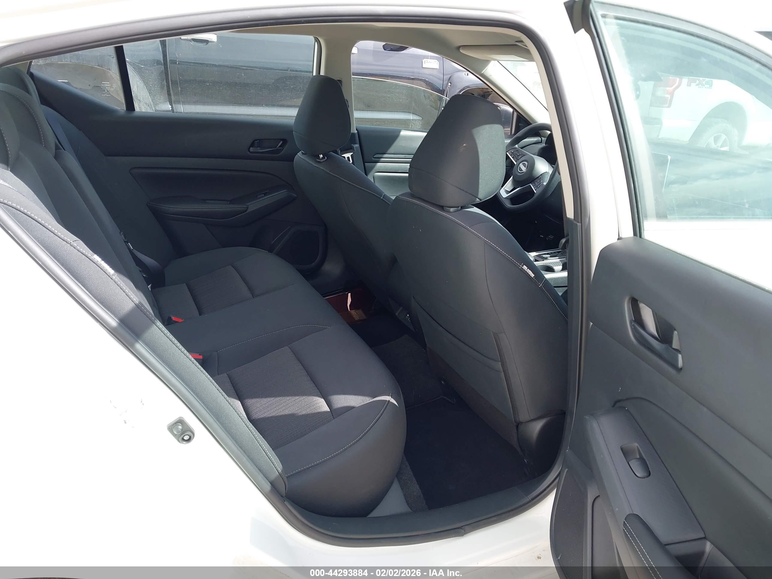 NISSAN ALTIMA image 8