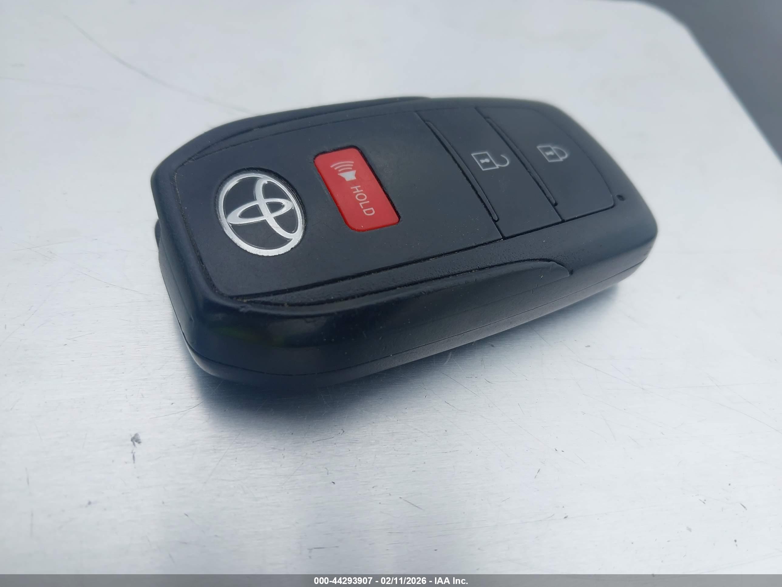 TOYOTA COROLLA image 11