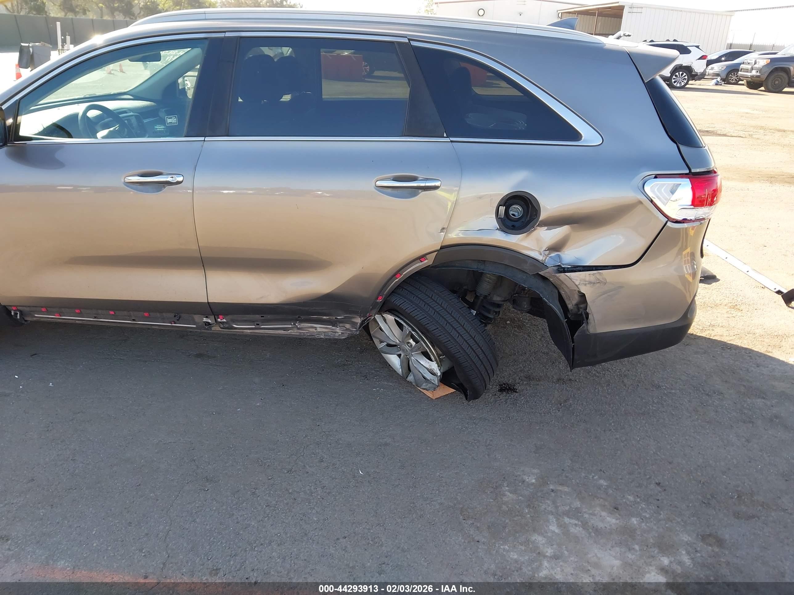 KIA SORENTO image 6