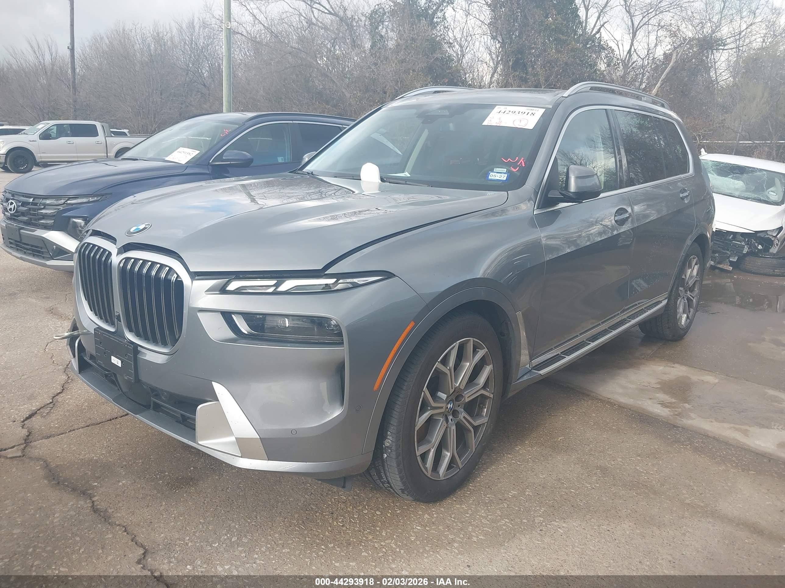 BMW X7 image 2