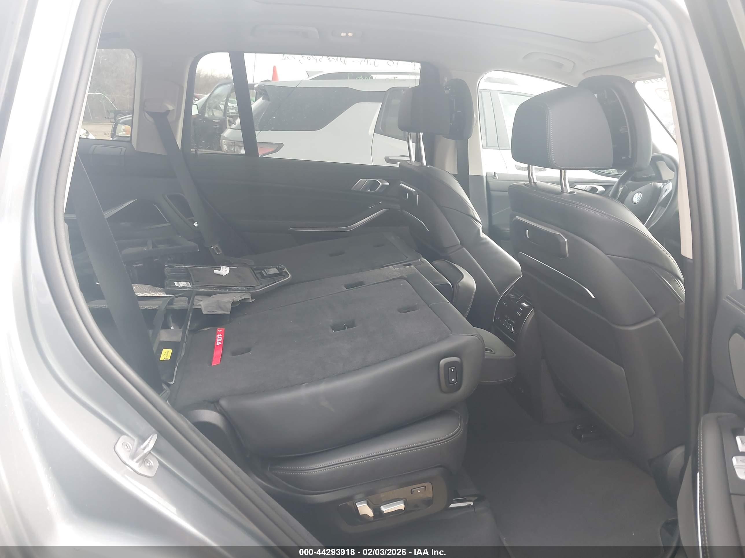 BMW X7 image 8